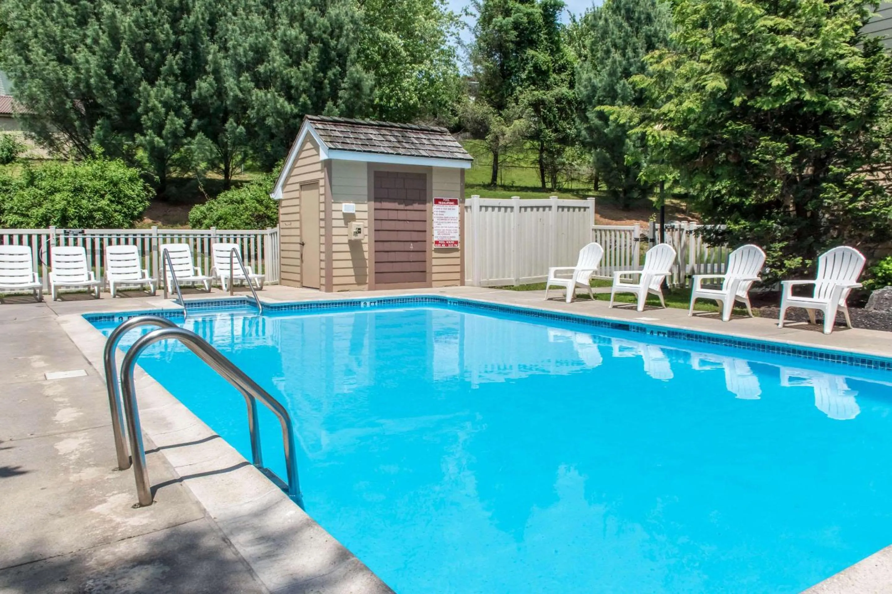 Swimming pool in Extended Stay America Suites - Lancaster County