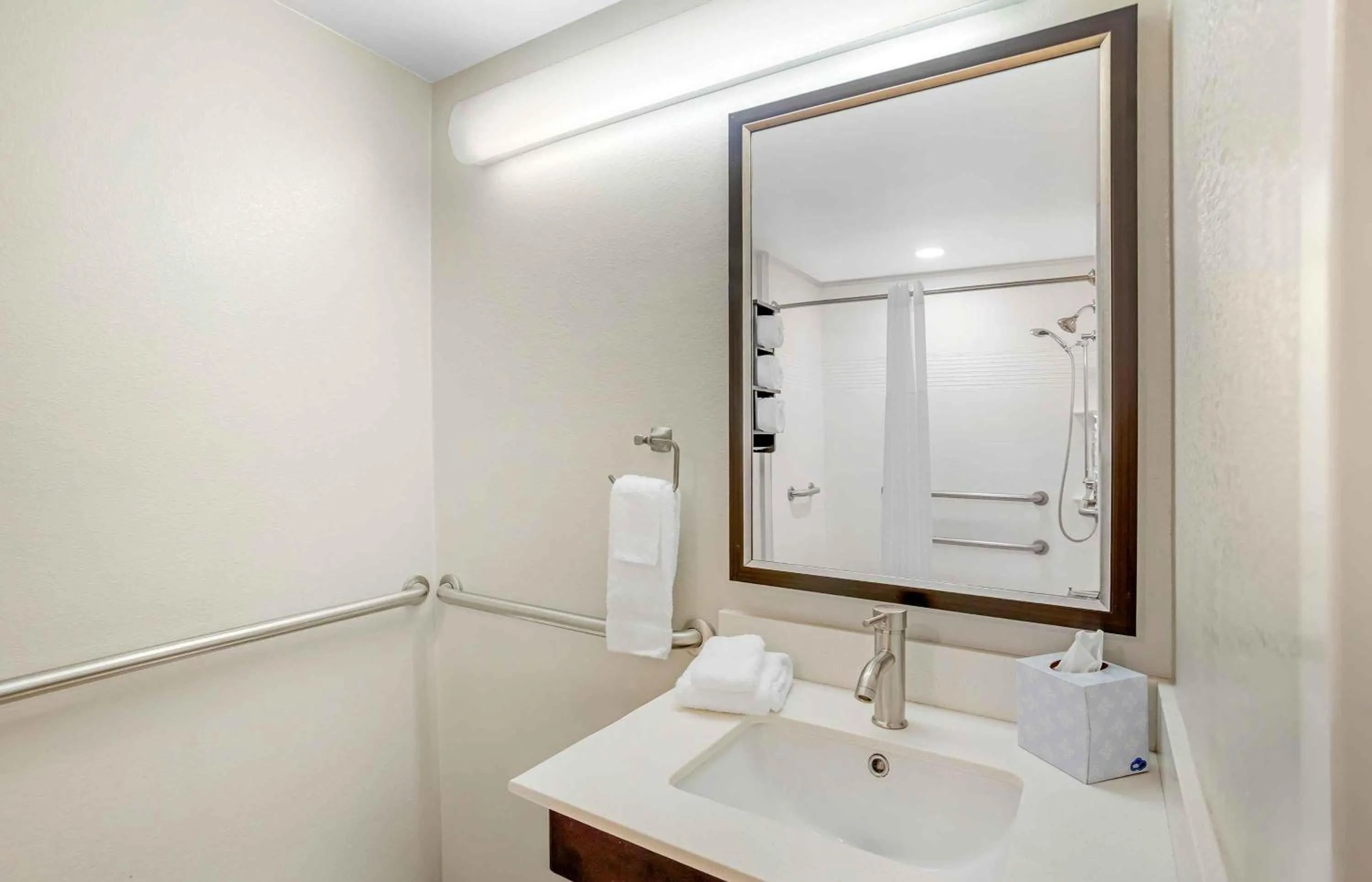 Bathroom in Extended Stay America Suites - Lancaster County
