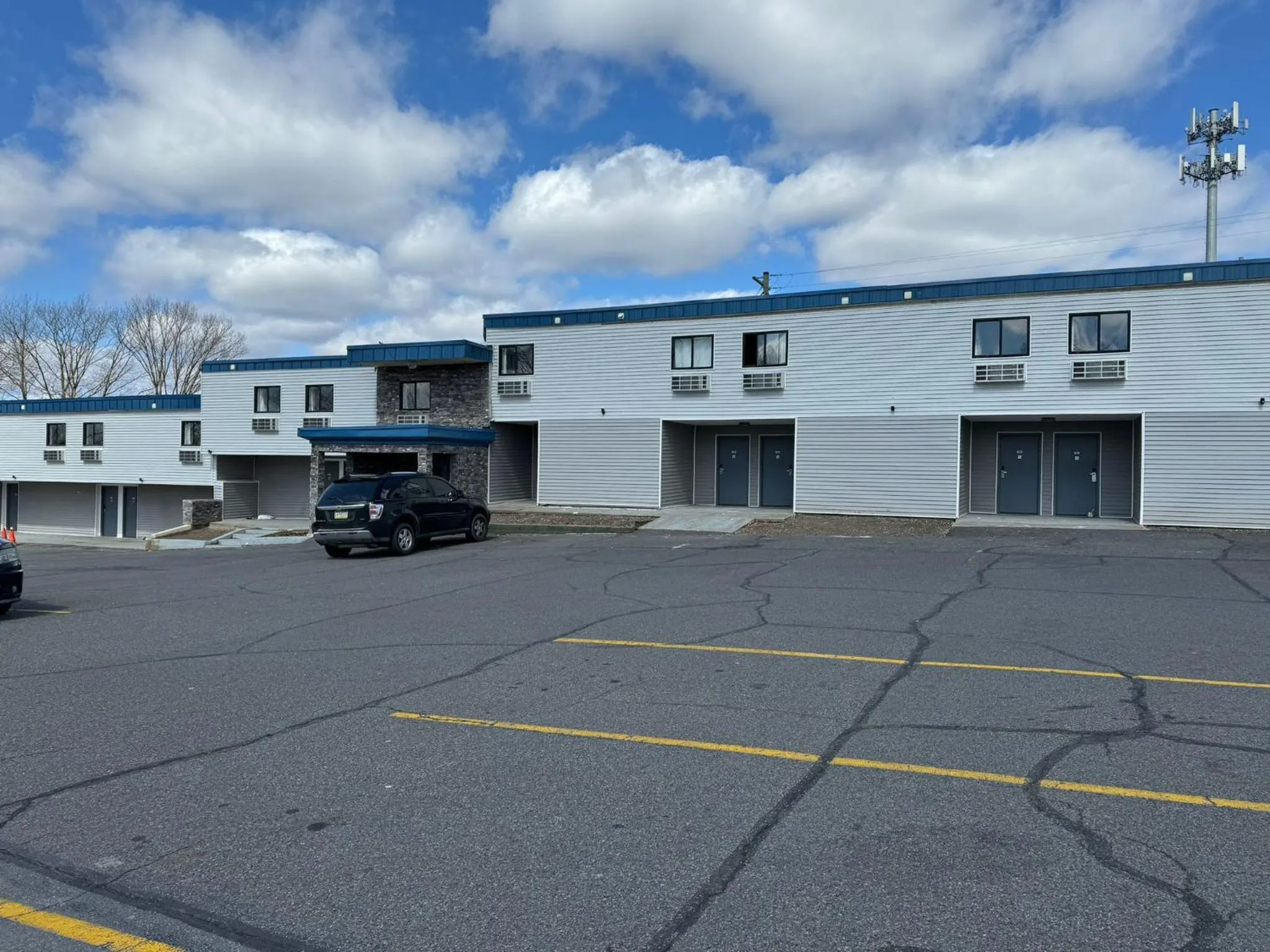Property building in Rodeway Inn Moosic - Scranton