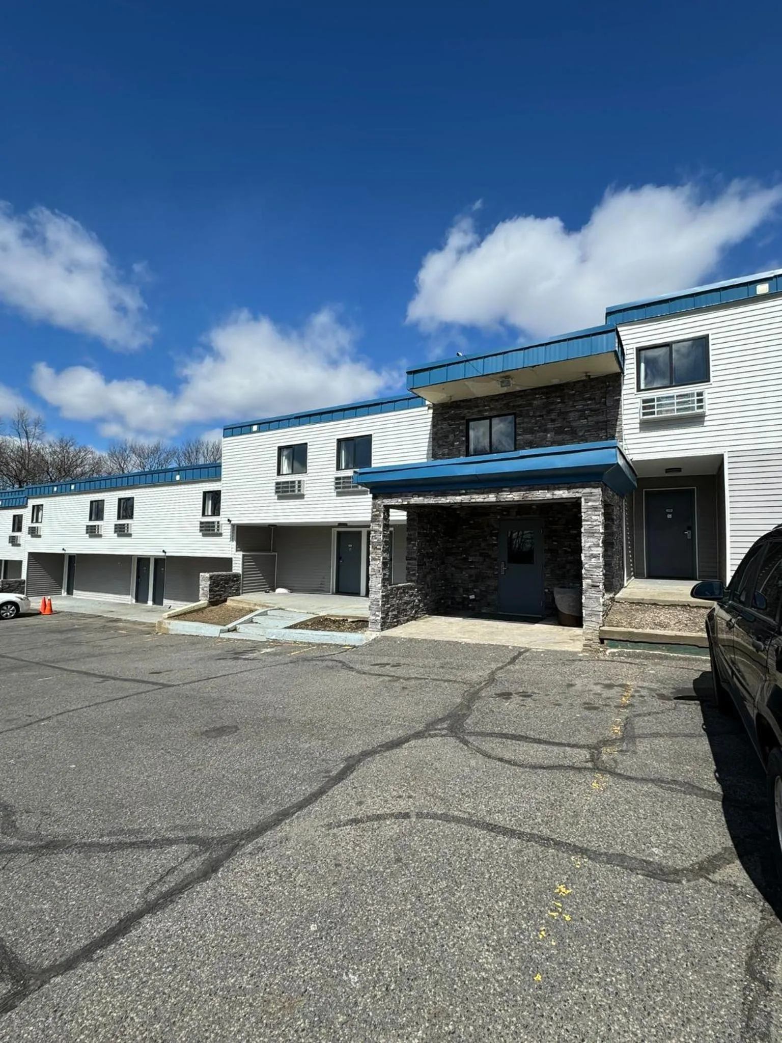 Property building in Rodeway Inn Moosic - Scranton