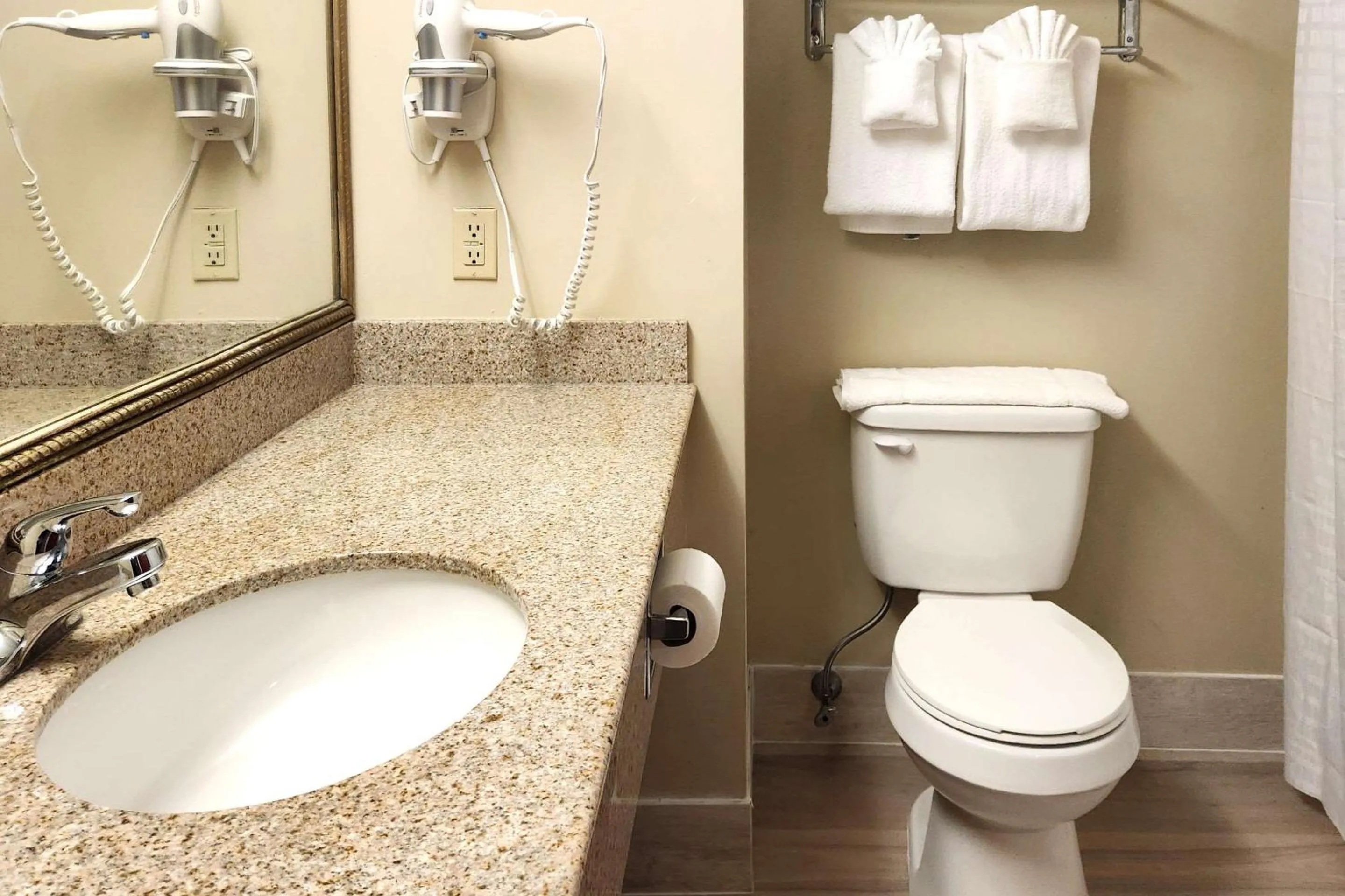 Bedroom in Comfort Inn & Suites Mount Pocono