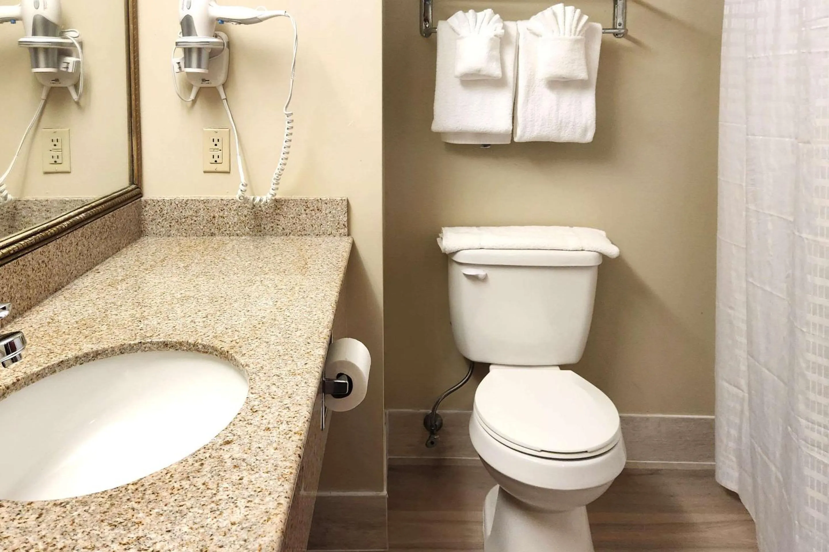 Bedroom in Comfort Inn & Suites Mount Pocono