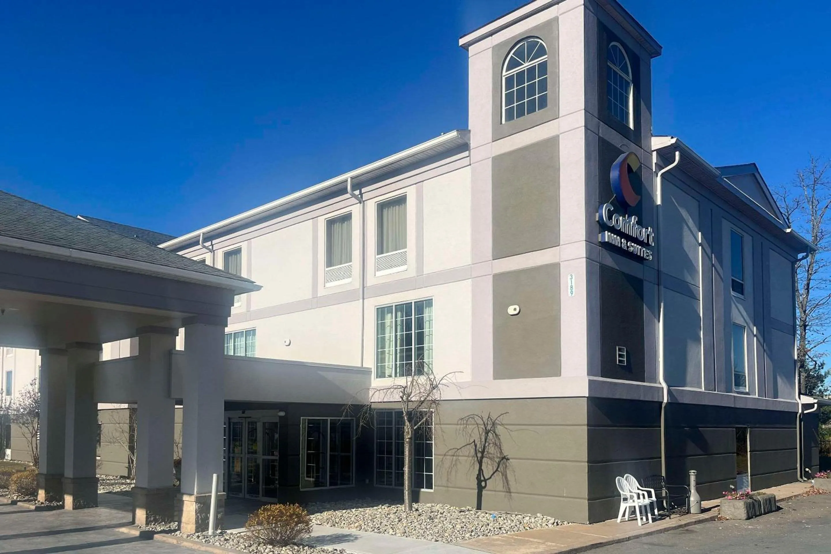 Property building in Comfort Inn & Suites Mount Pocono