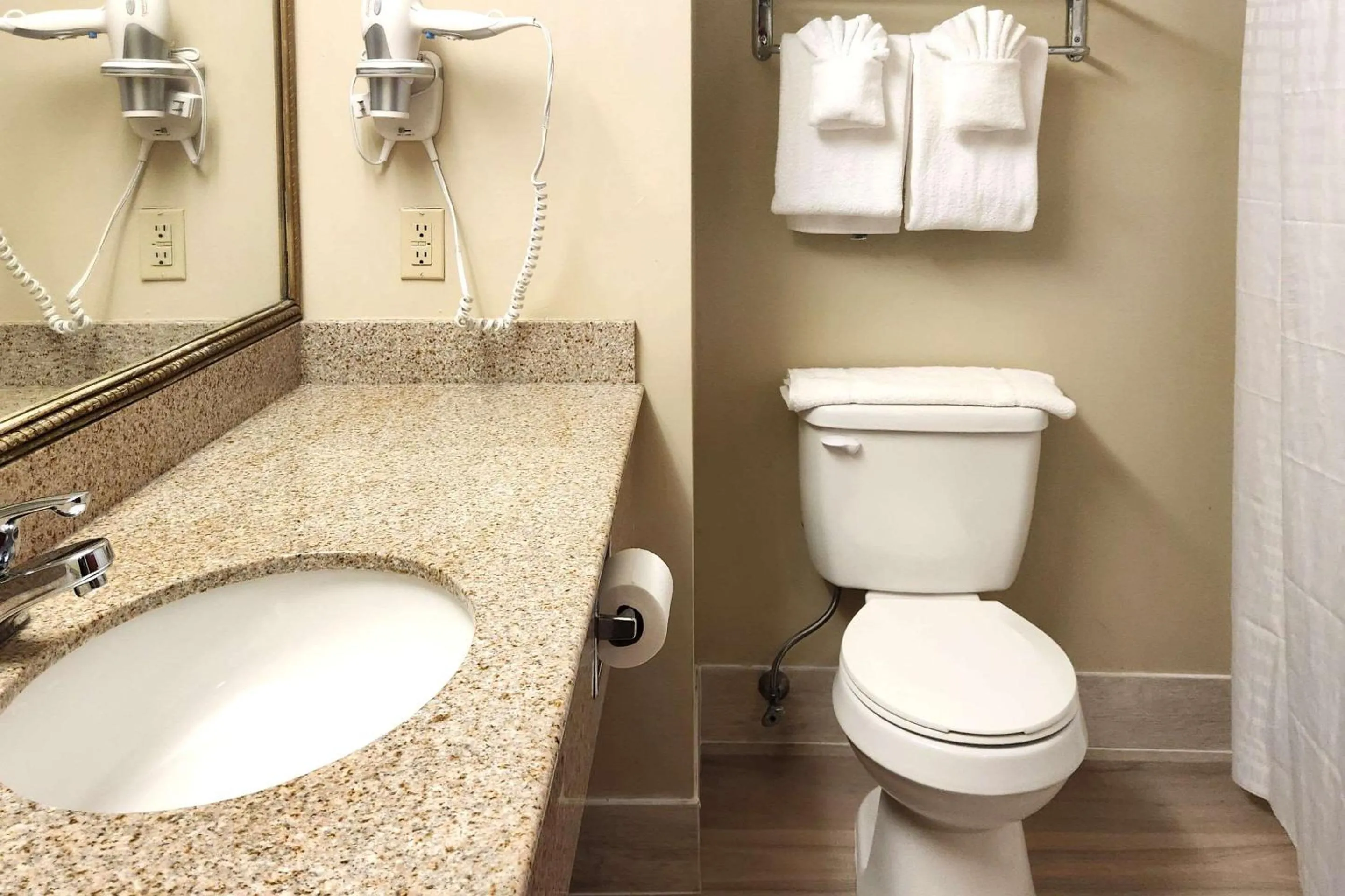 Bedroom in Comfort Inn & Suites Mount Pocono