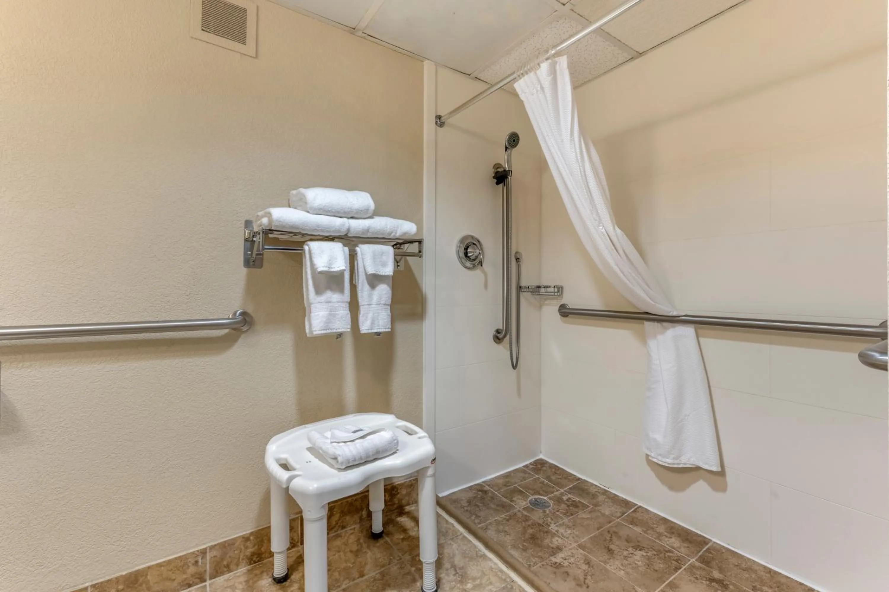 Bathroom in Comfort Inn Cranberry Twp