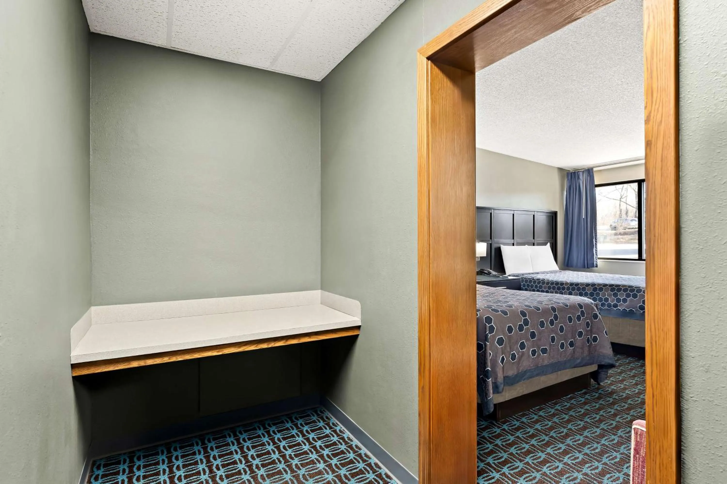 Other, Bed in Knights Inn Montgomeryville