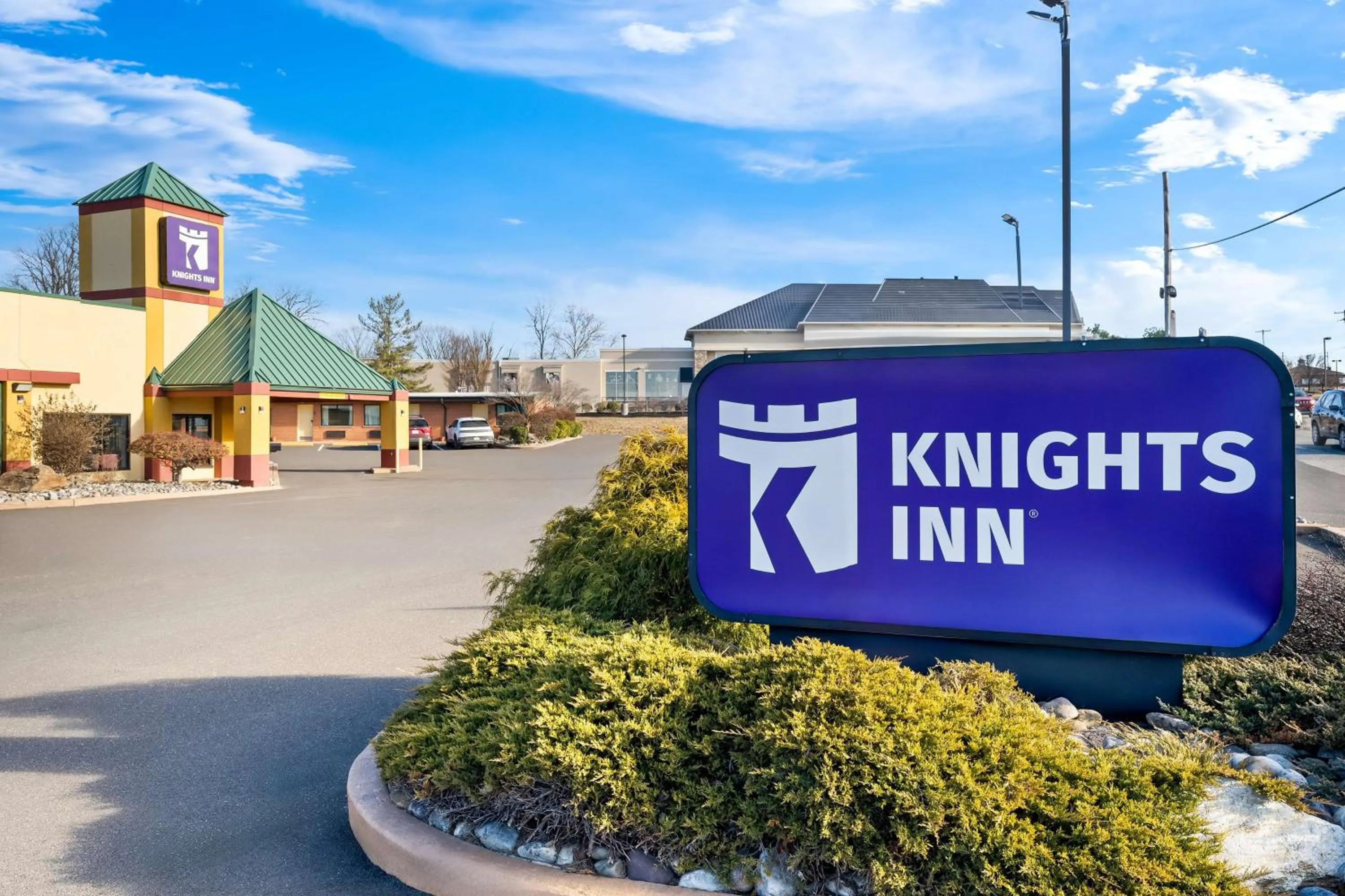 Property building in Knights Inn Montgomeryville