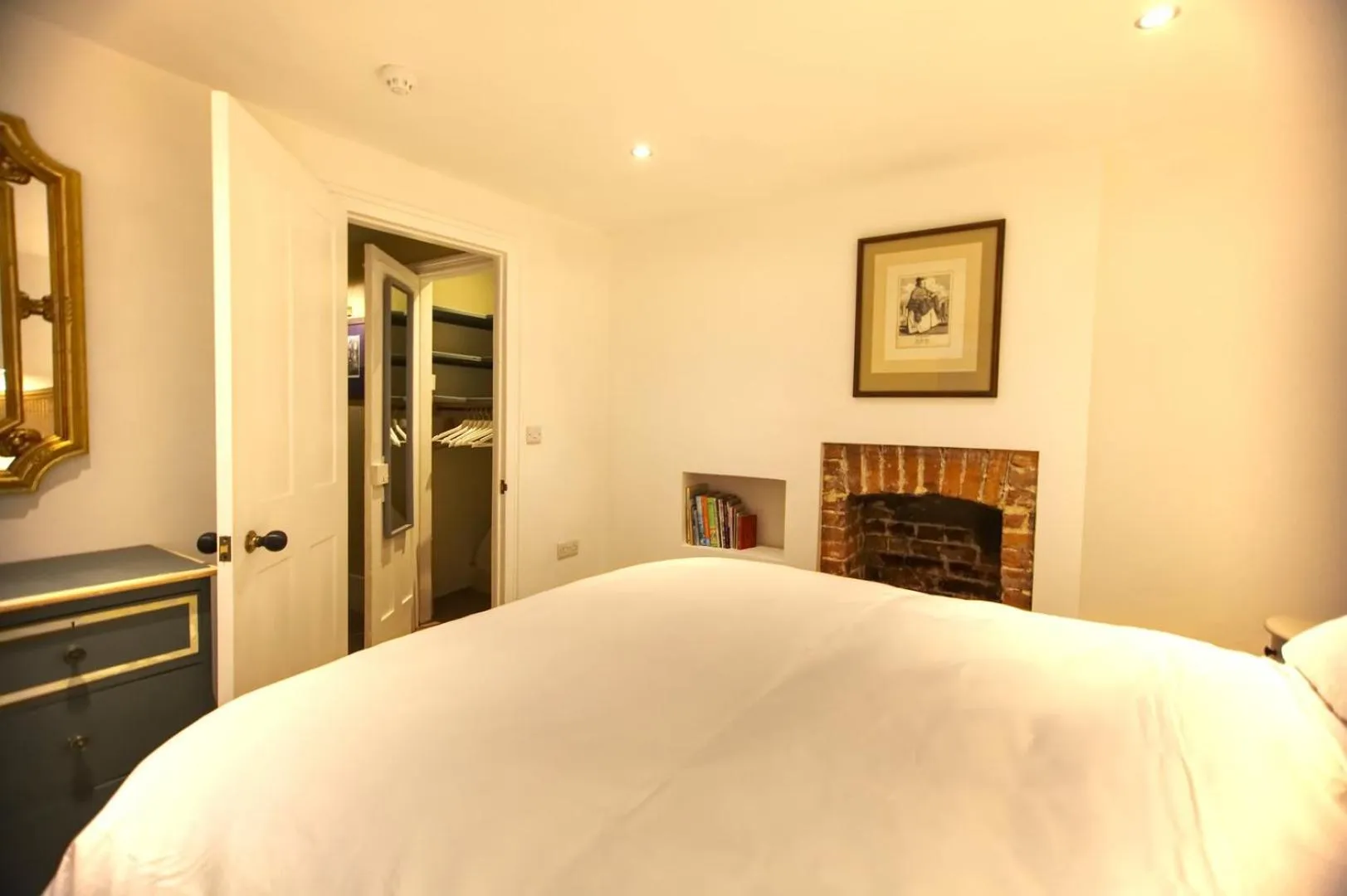 Bedroom, Bed in The Artists Retreat - Hastings