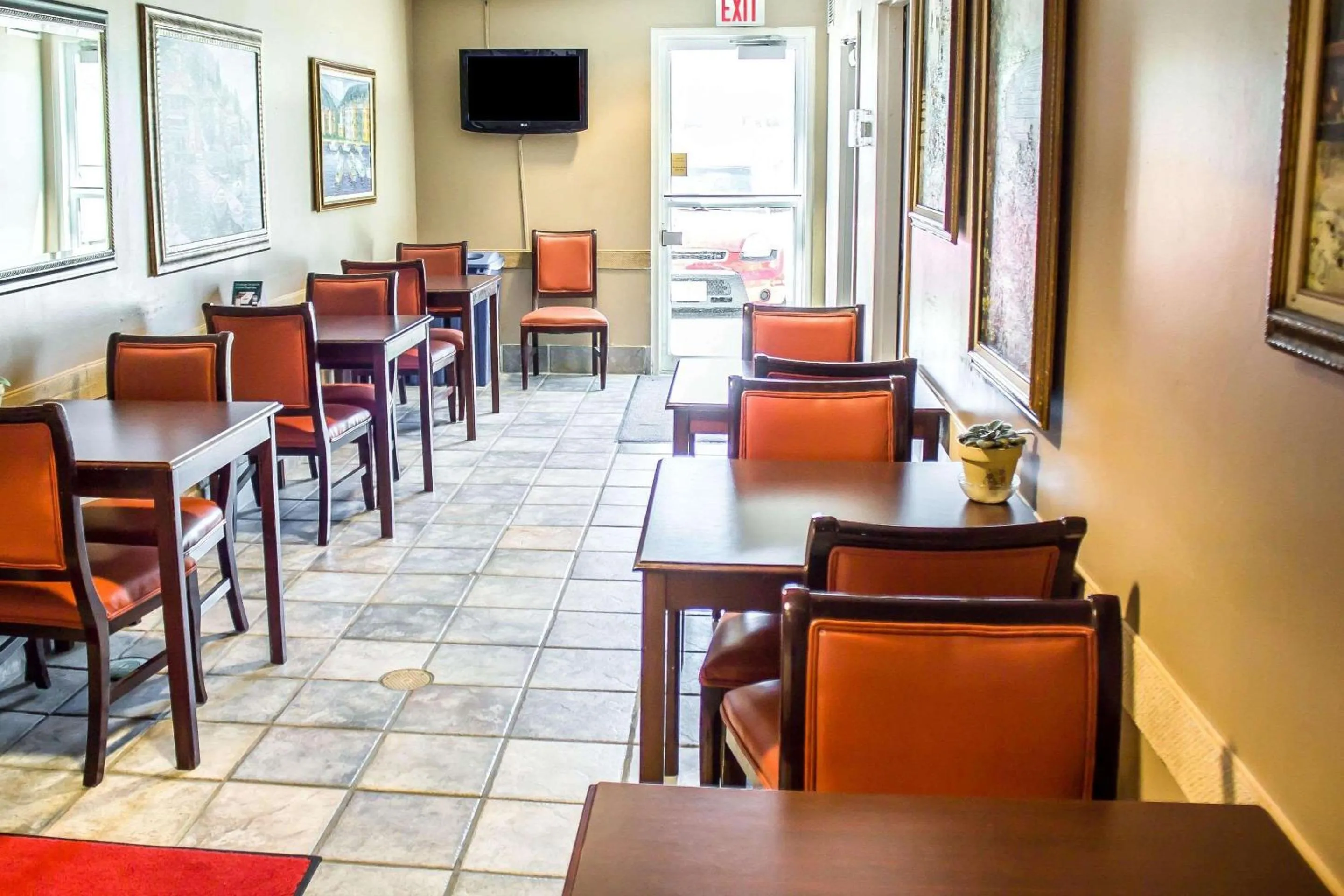 Restaurant/places to eat in Econo Lodge Meadville