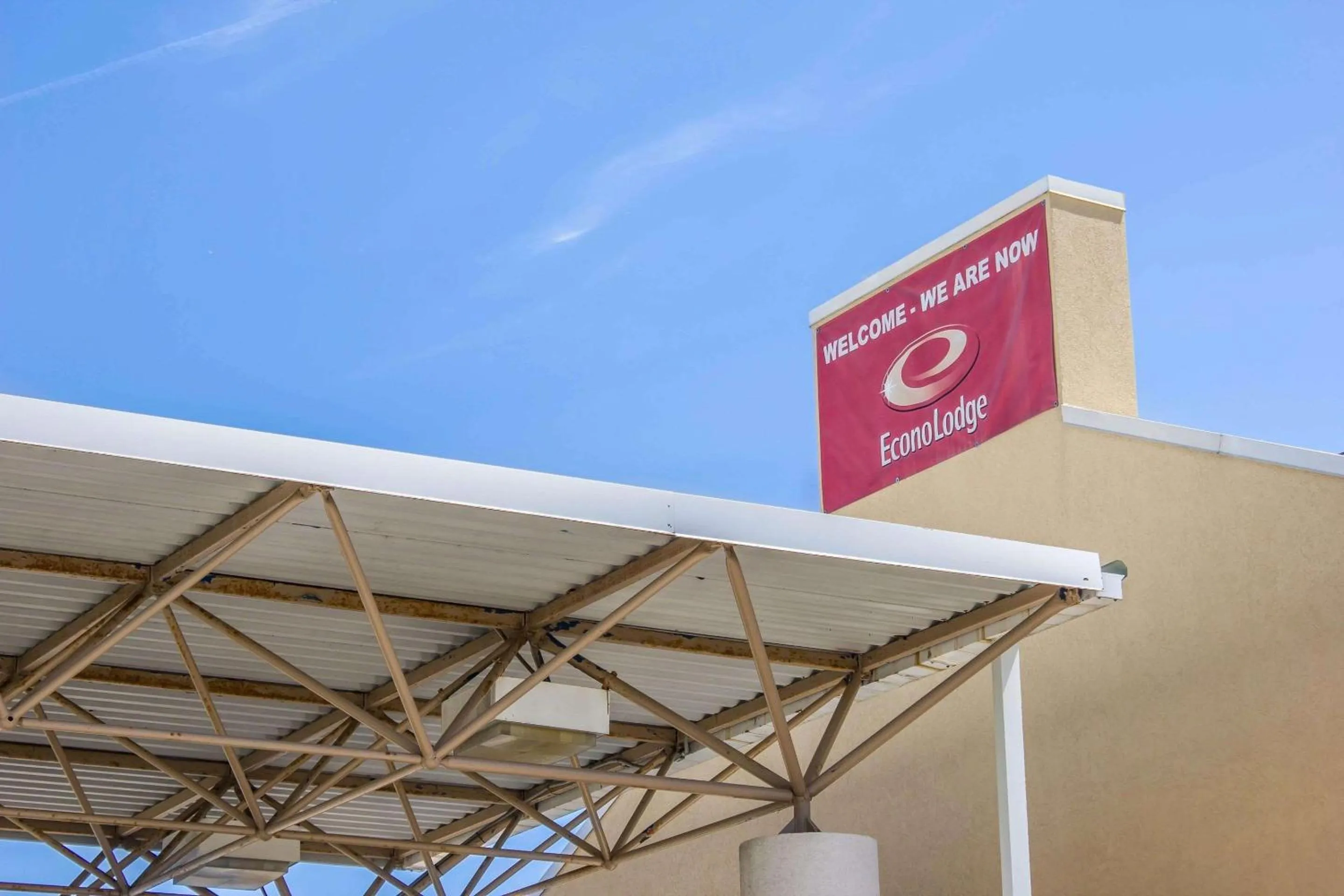 Property building in Econo Lodge Meadville