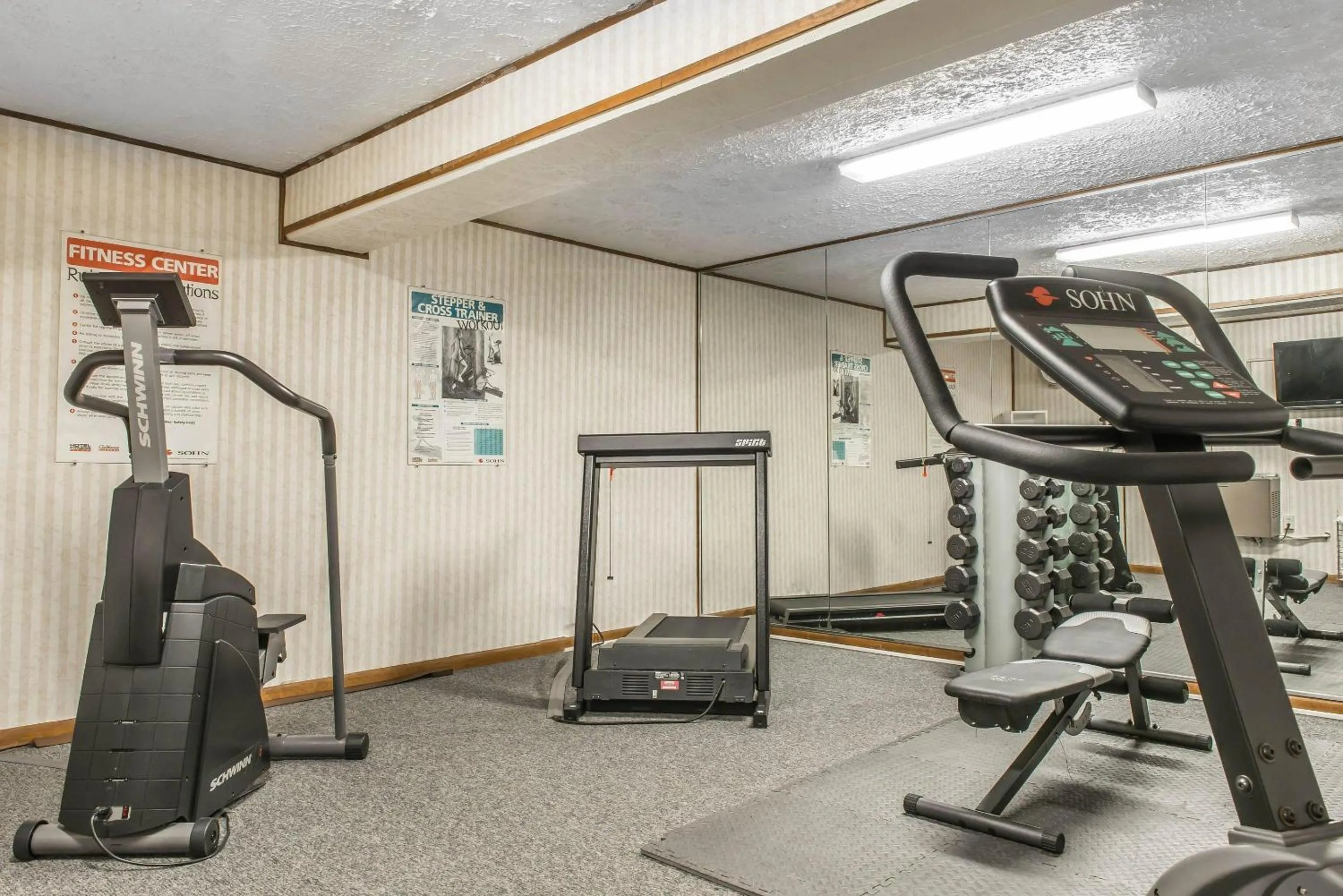 Fitness centre/facilities in Quality Inn