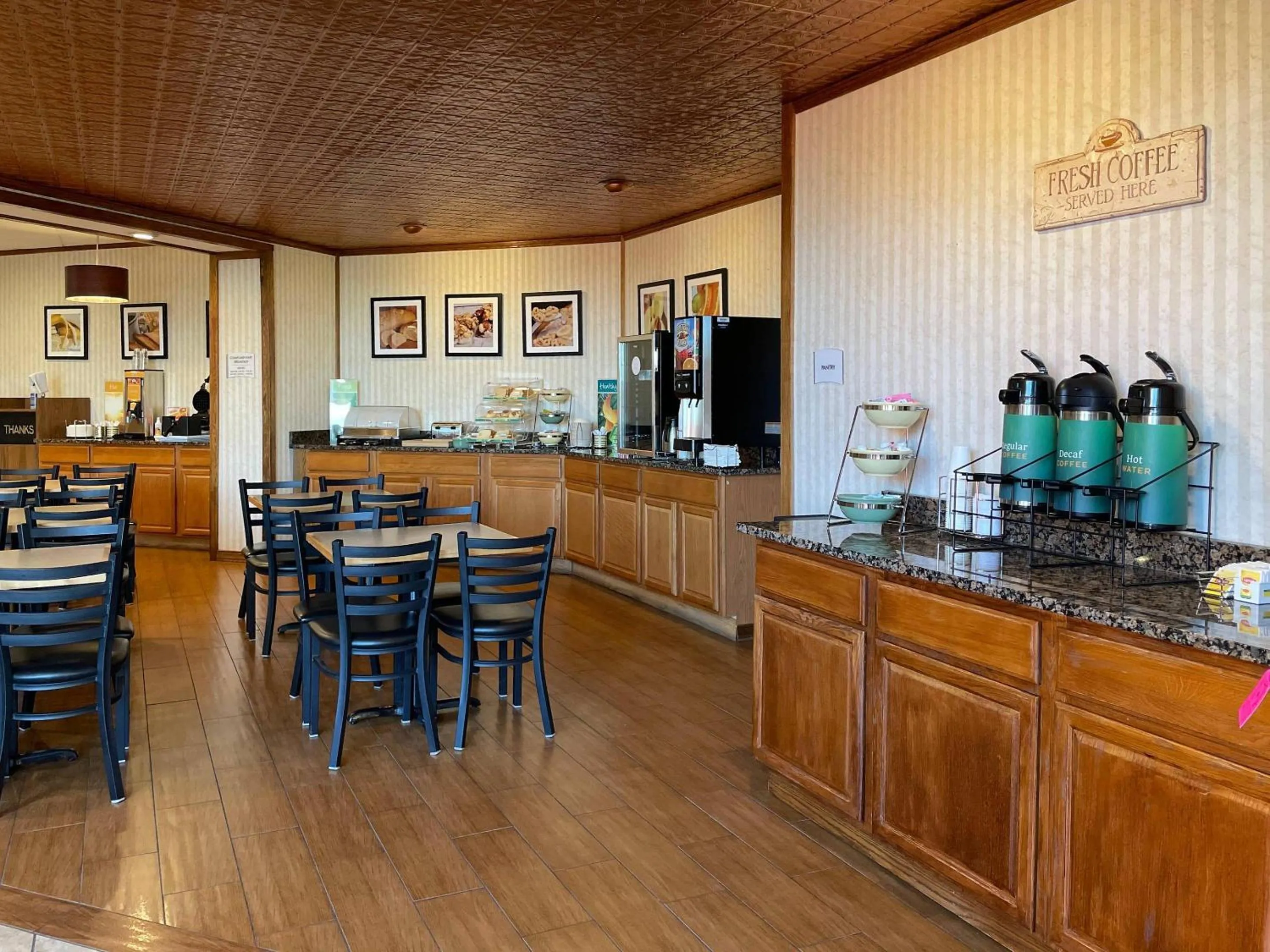 Breakfast in Quality Inn Hermitage South