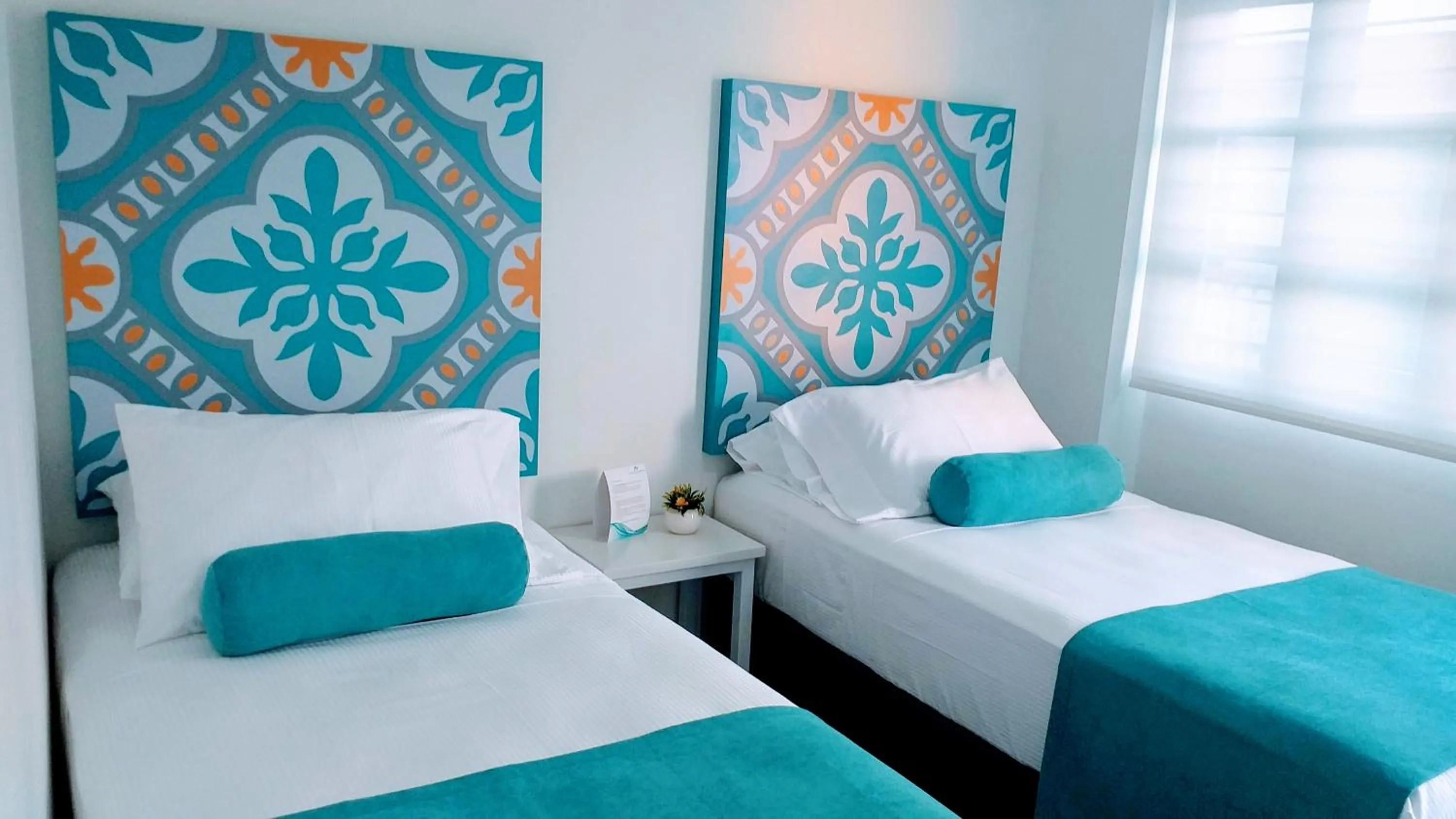 Staff, Bed in Akuamarina Hotel