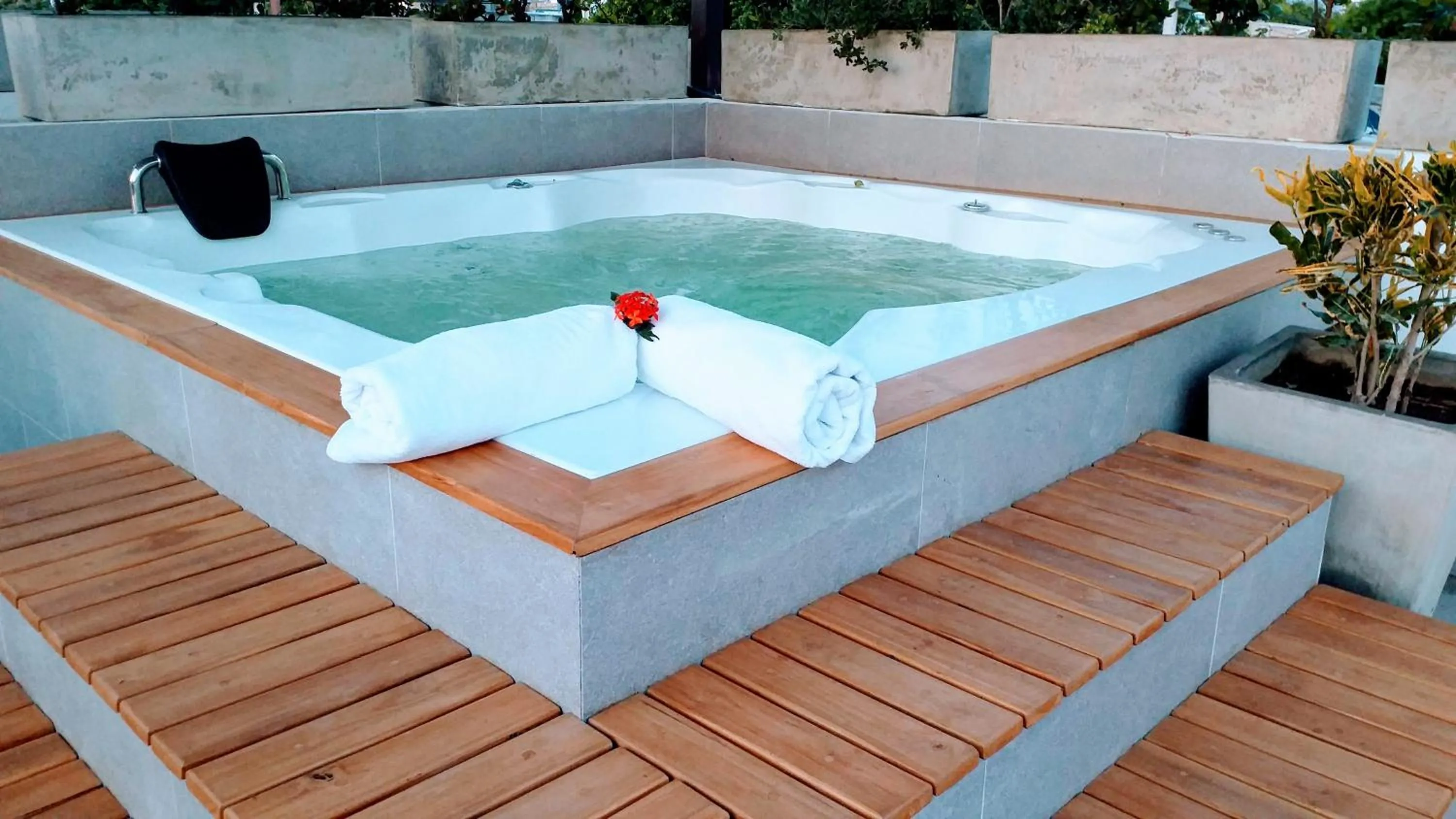 Hot Tub in Akuamarina Hotel