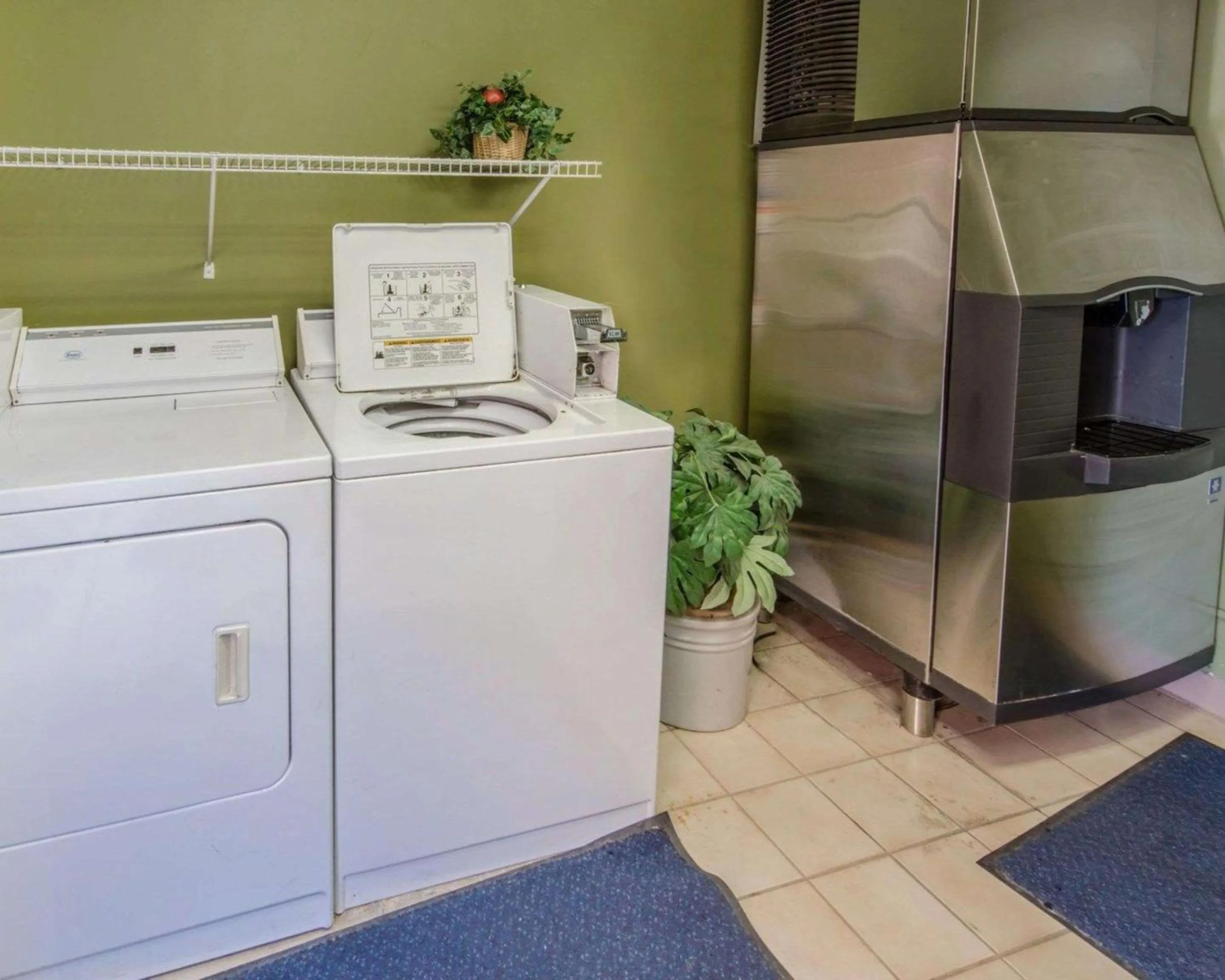 On site, Kitchen/Kitchenette in Quality Inn Barkeyville