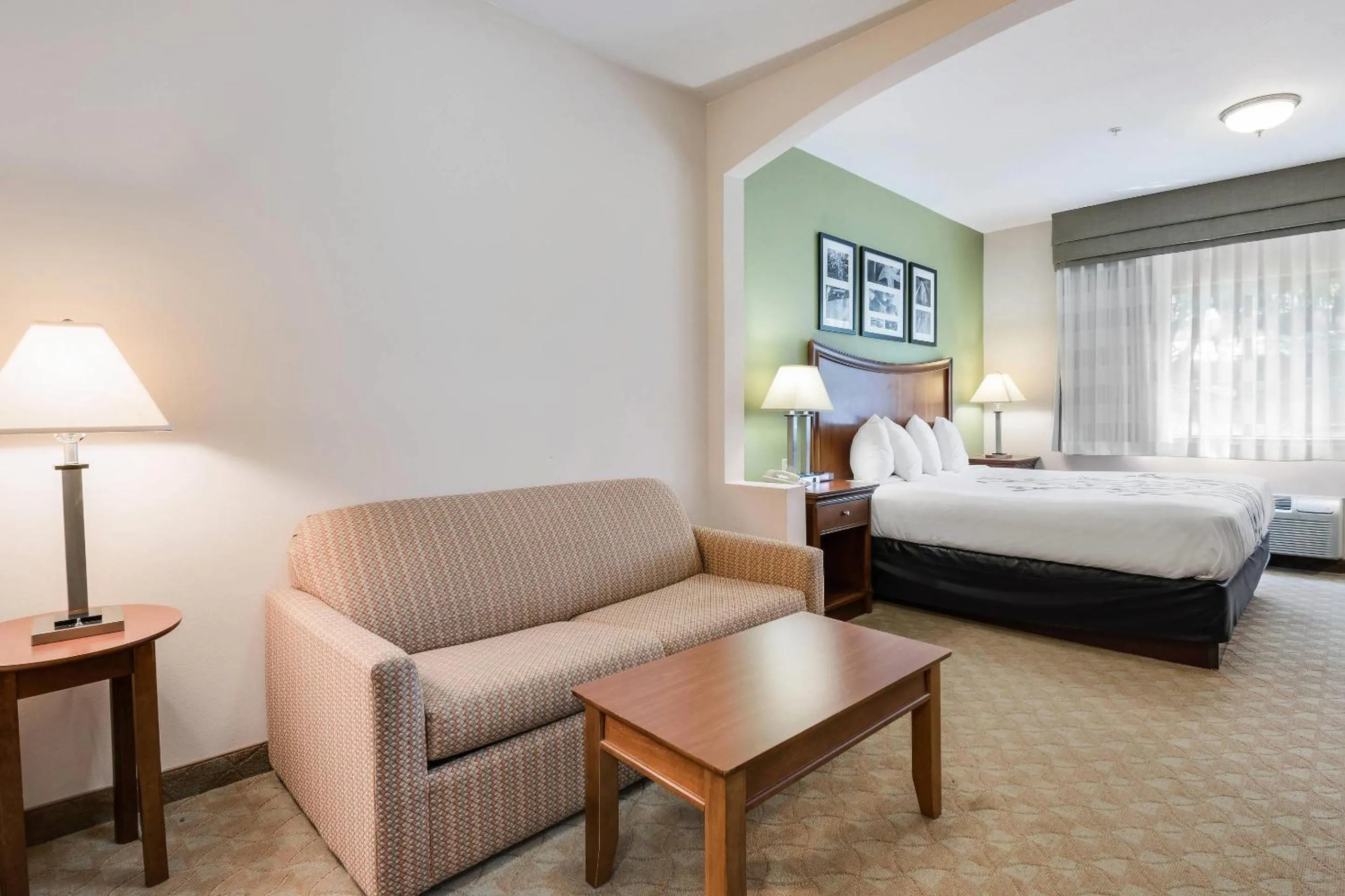 Bedroom, Bed in Sleep Inn & Suites Gettysburg