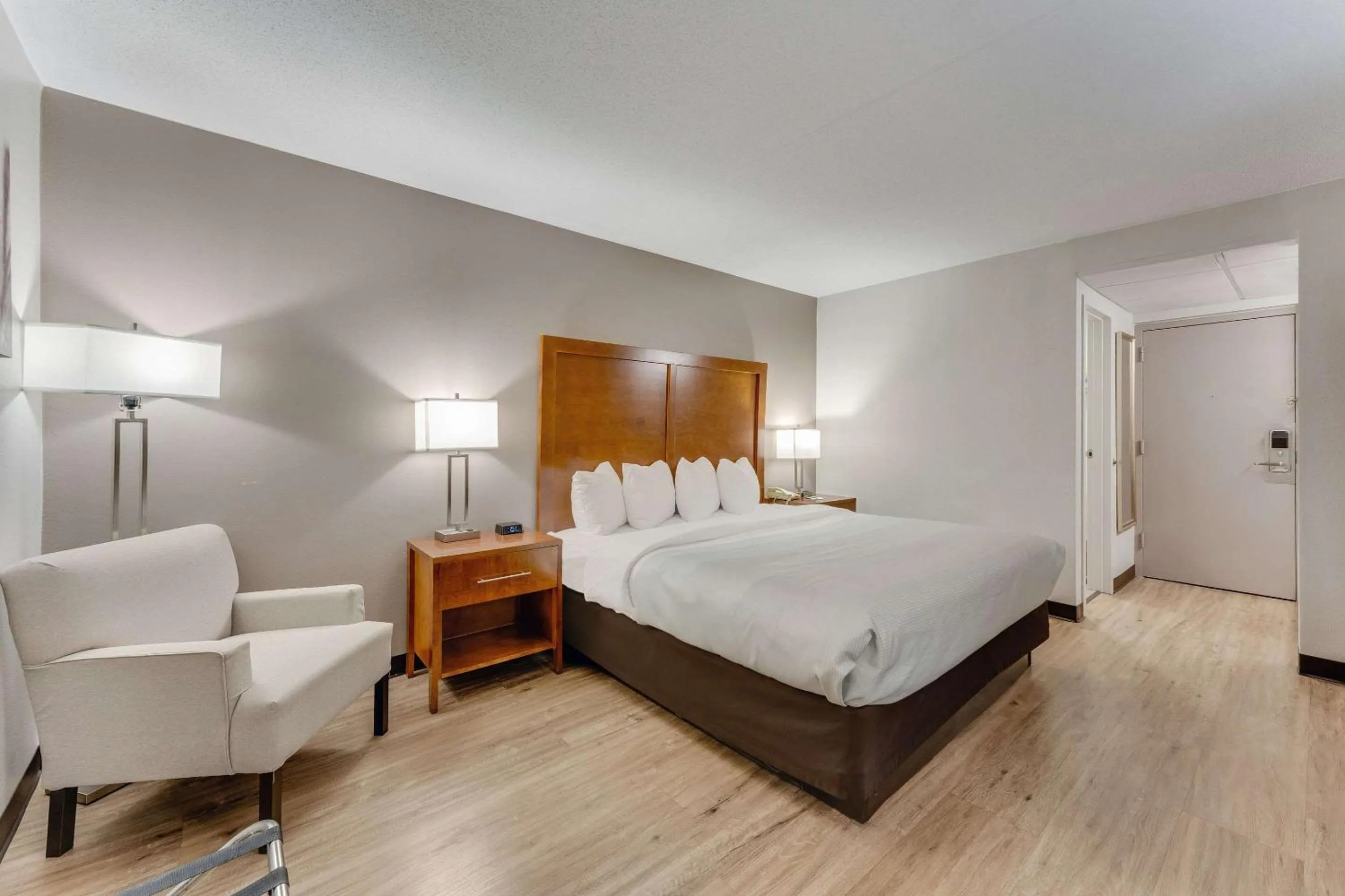 Bedroom, Bed in Quality Inn Easton