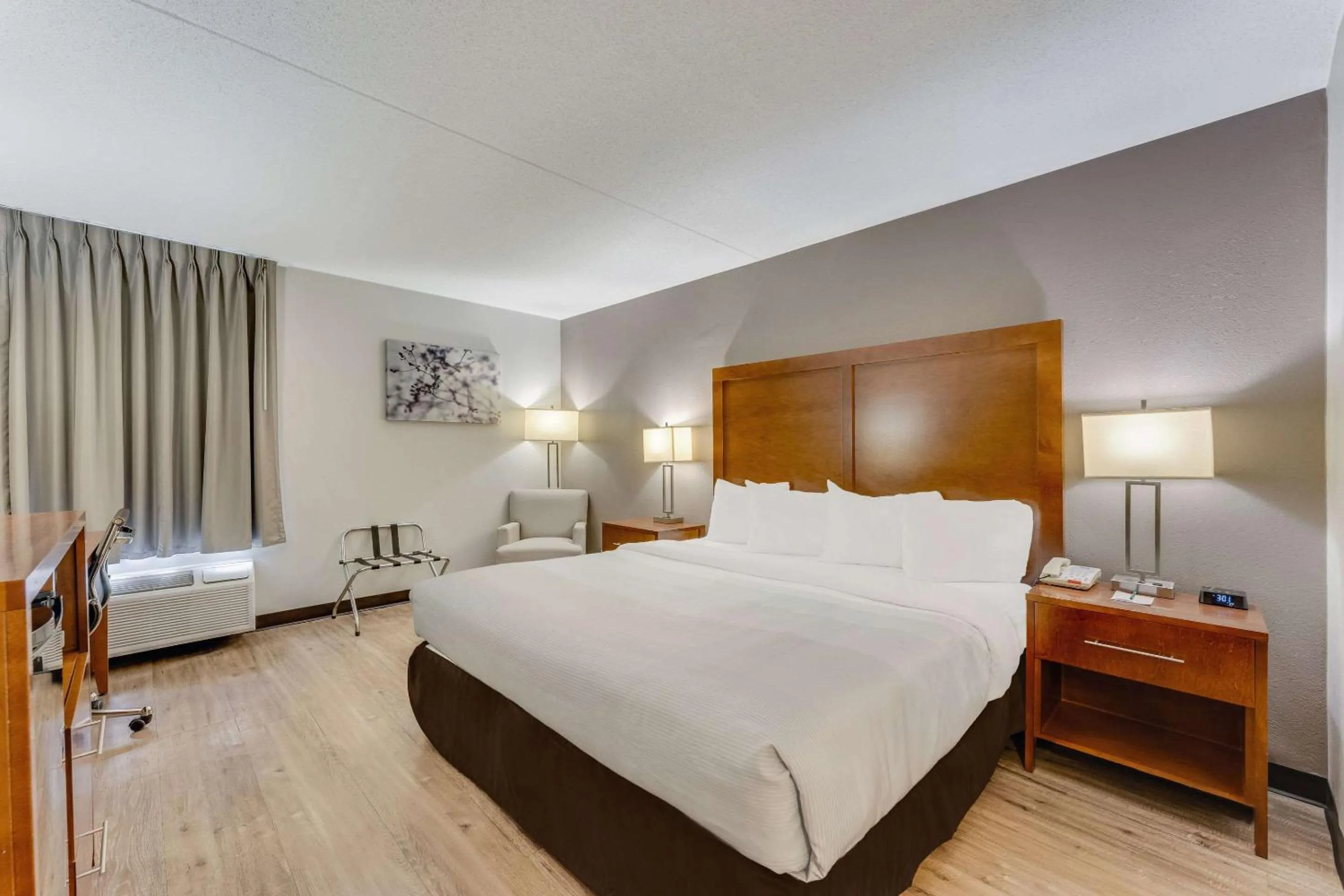 Bedroom, Bed in Quality Inn Easton