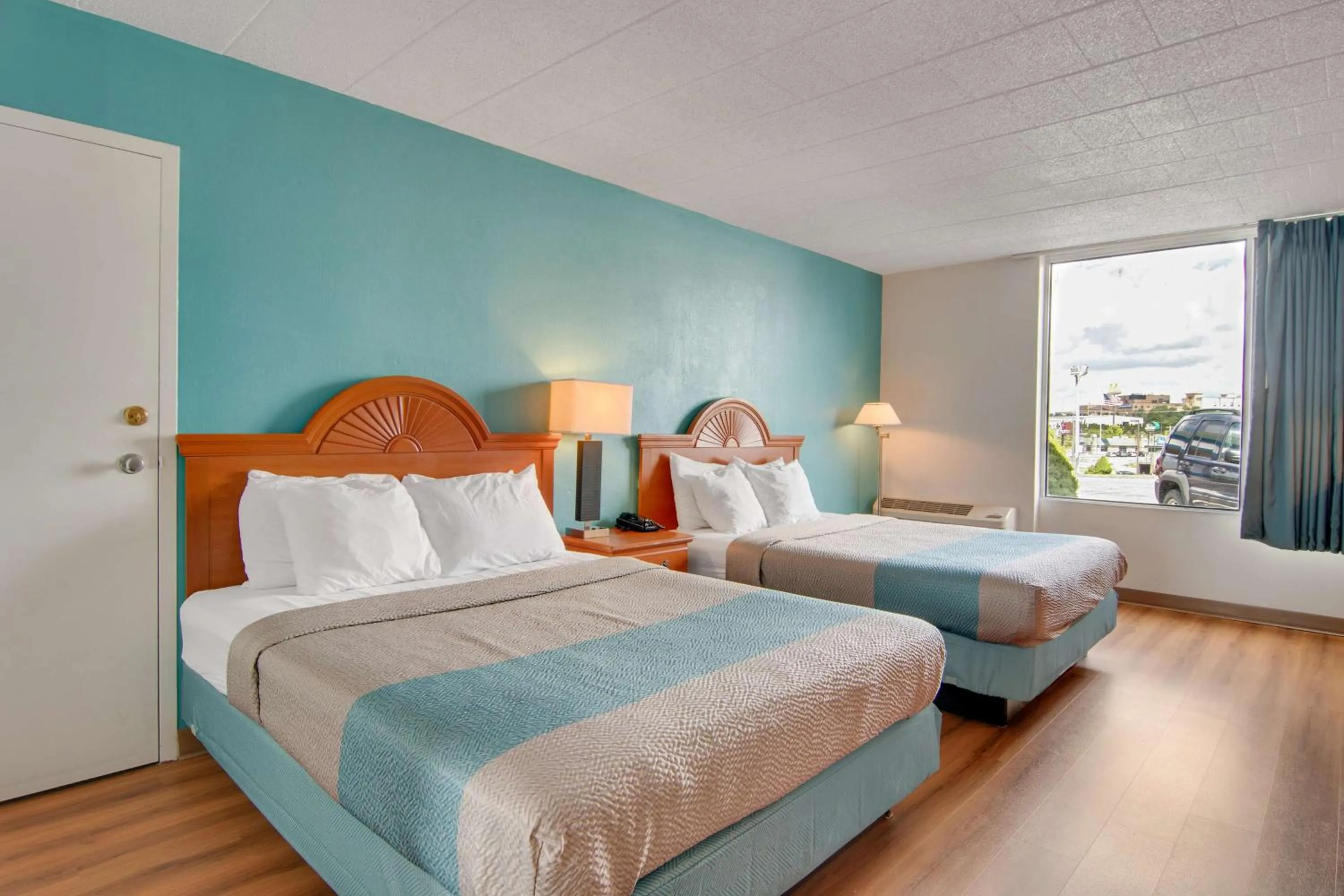 Photo of the whole room, Bed in Motel 6-Clarion, PA