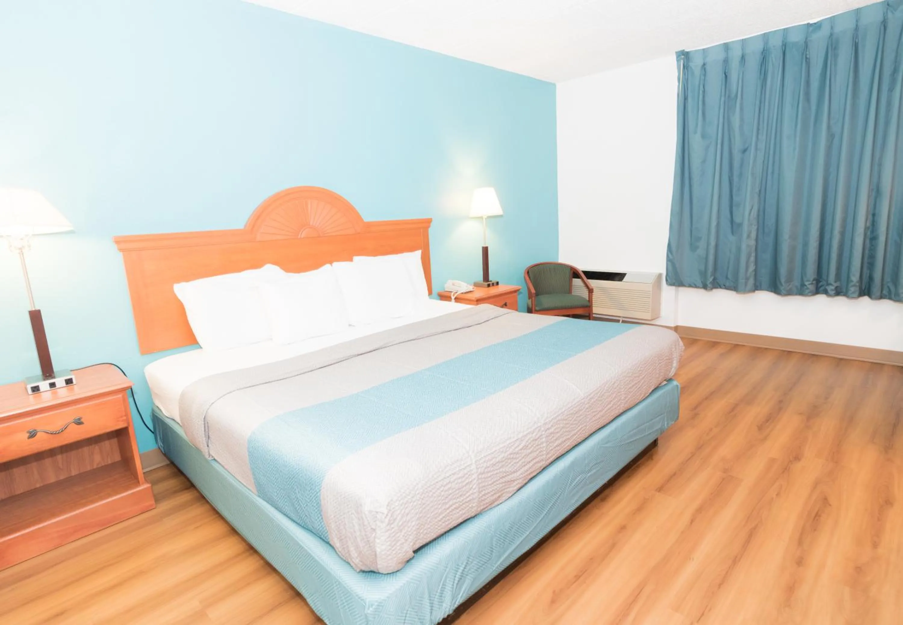 Bedroom, Bed in Motel 6-Clarion, PA