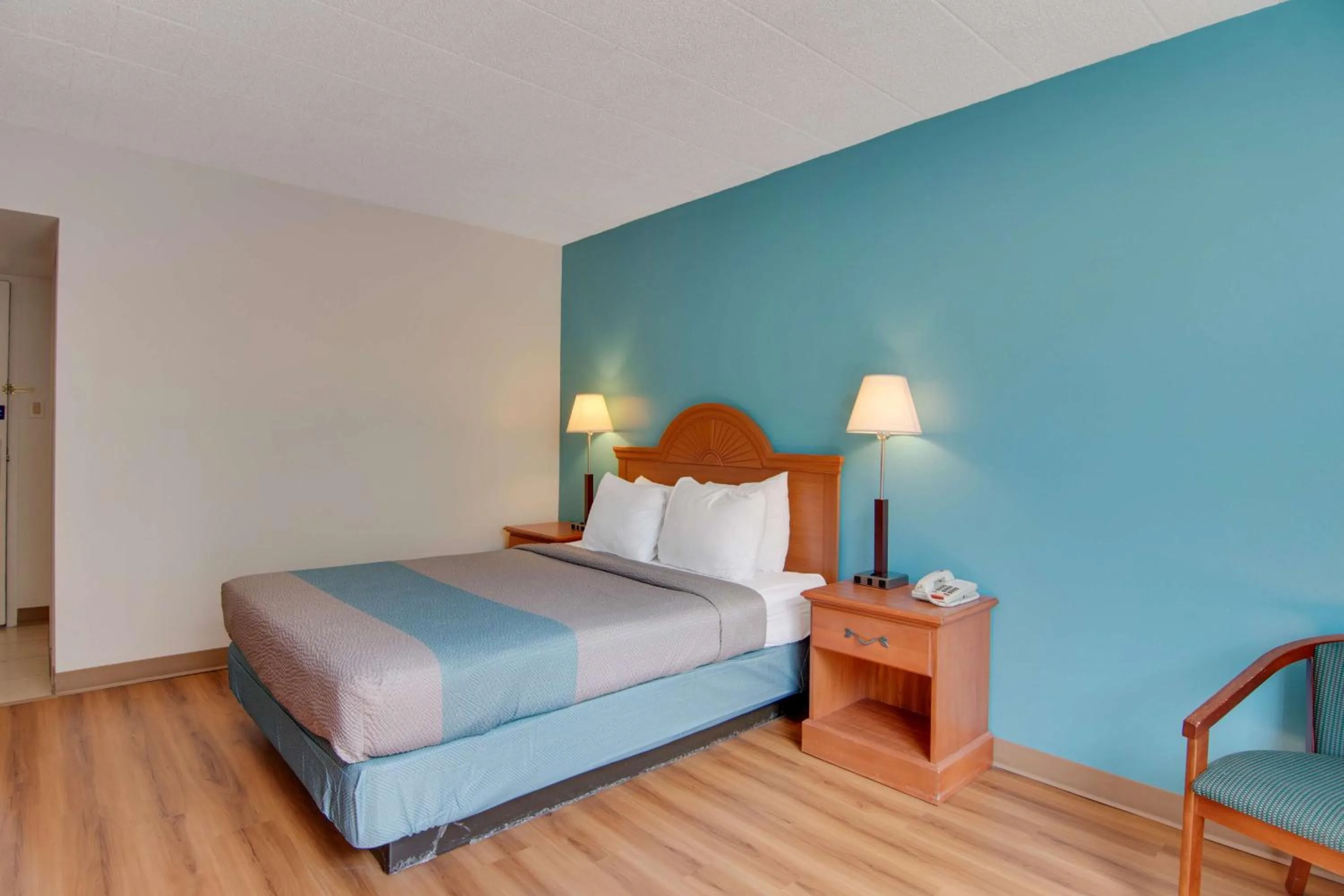 Photo of the whole room, Bed in Motel 6-Clarion, PA