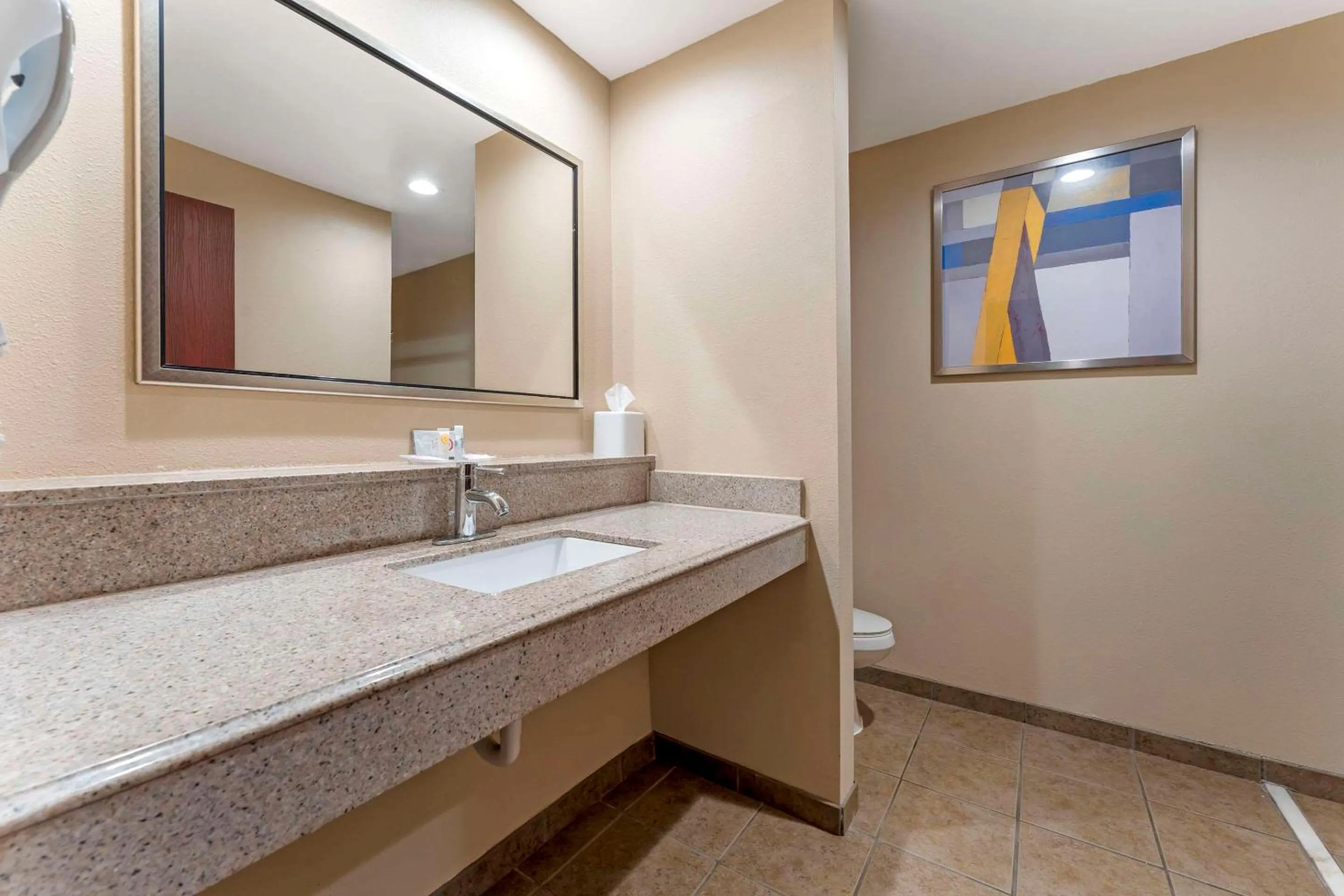 Bathroom in Comfort Suites Monaca
