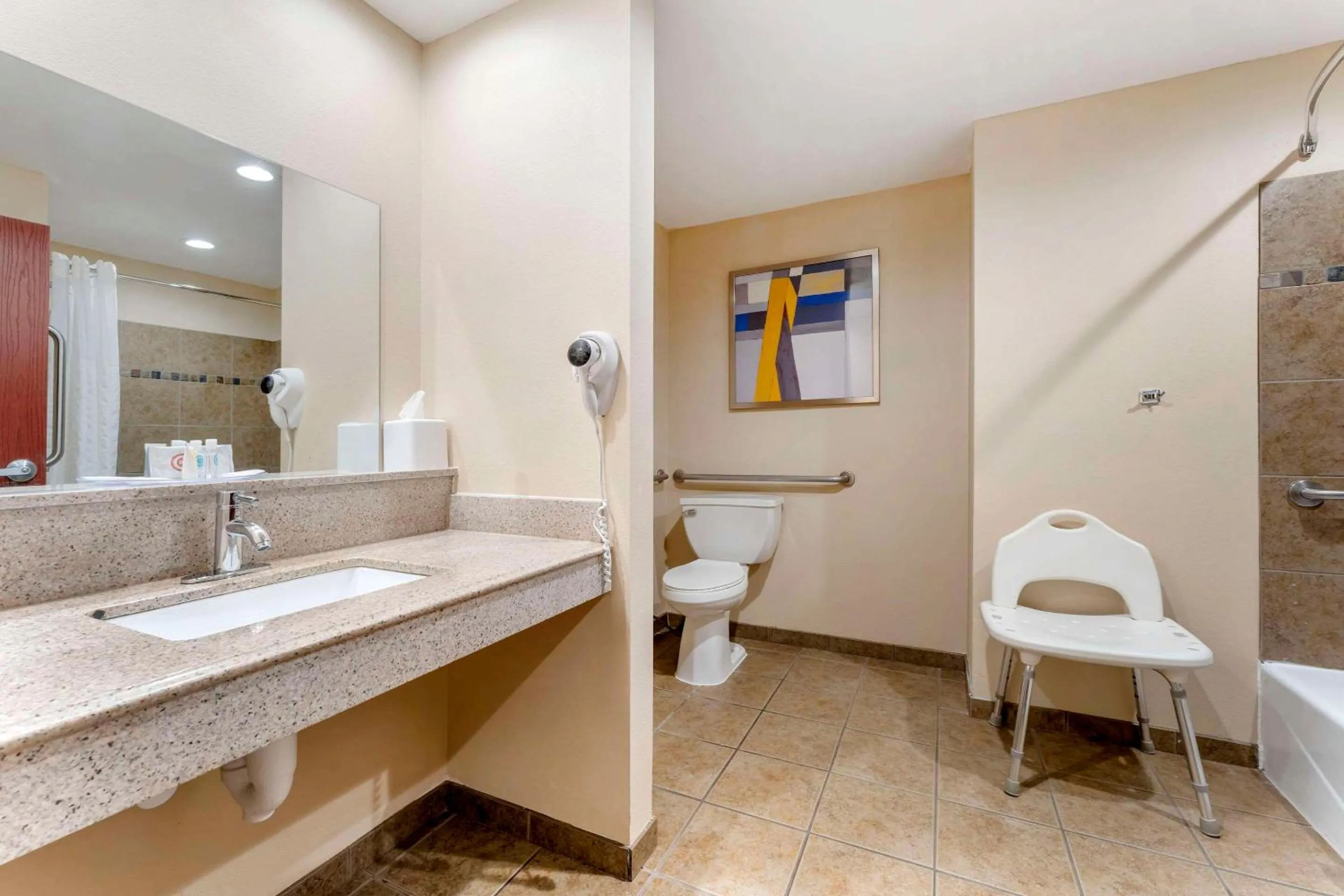 Bedroom in Comfort Suites Monaca