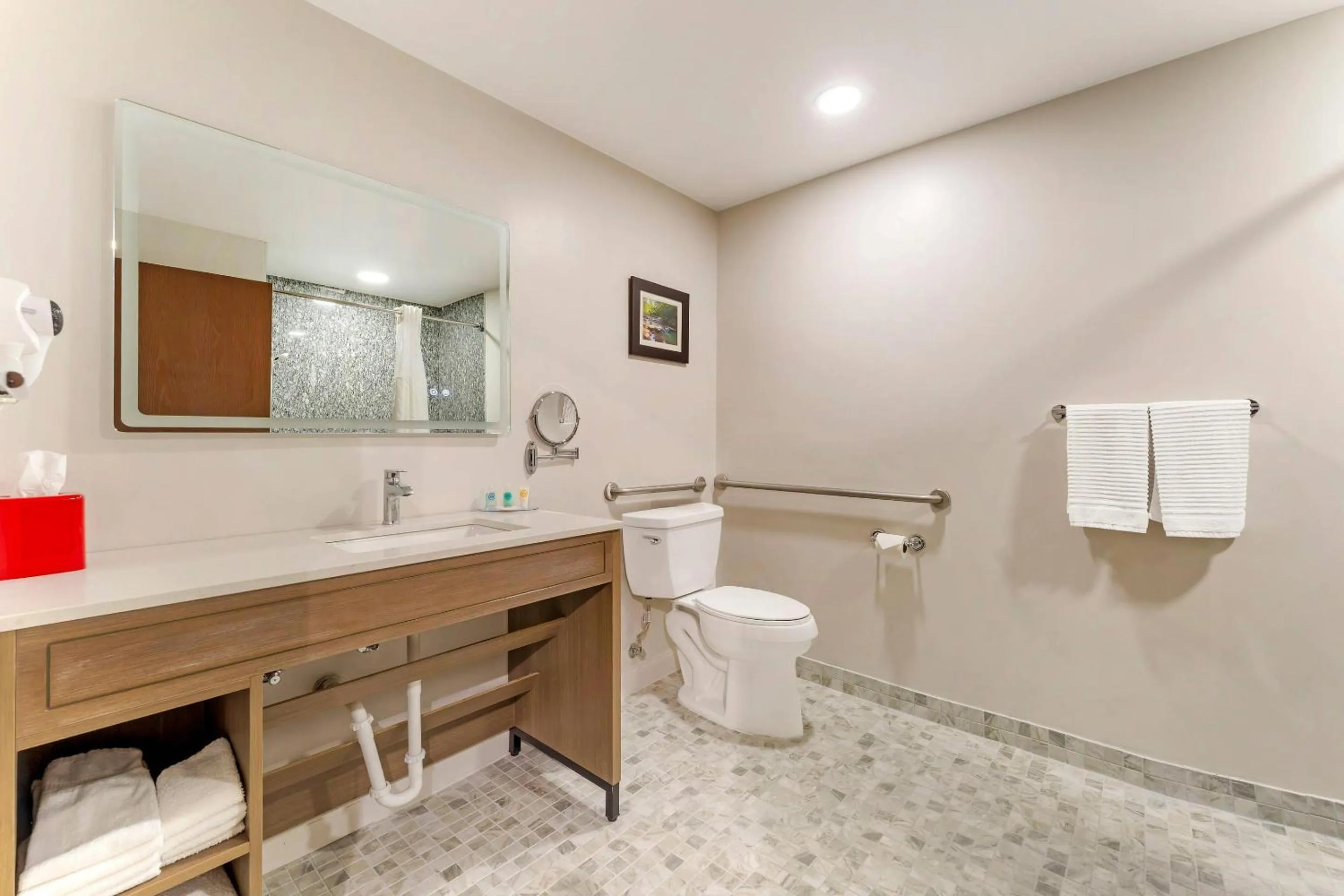 Bedroom in Comfort Suites Monroeville - Pittsburgh East