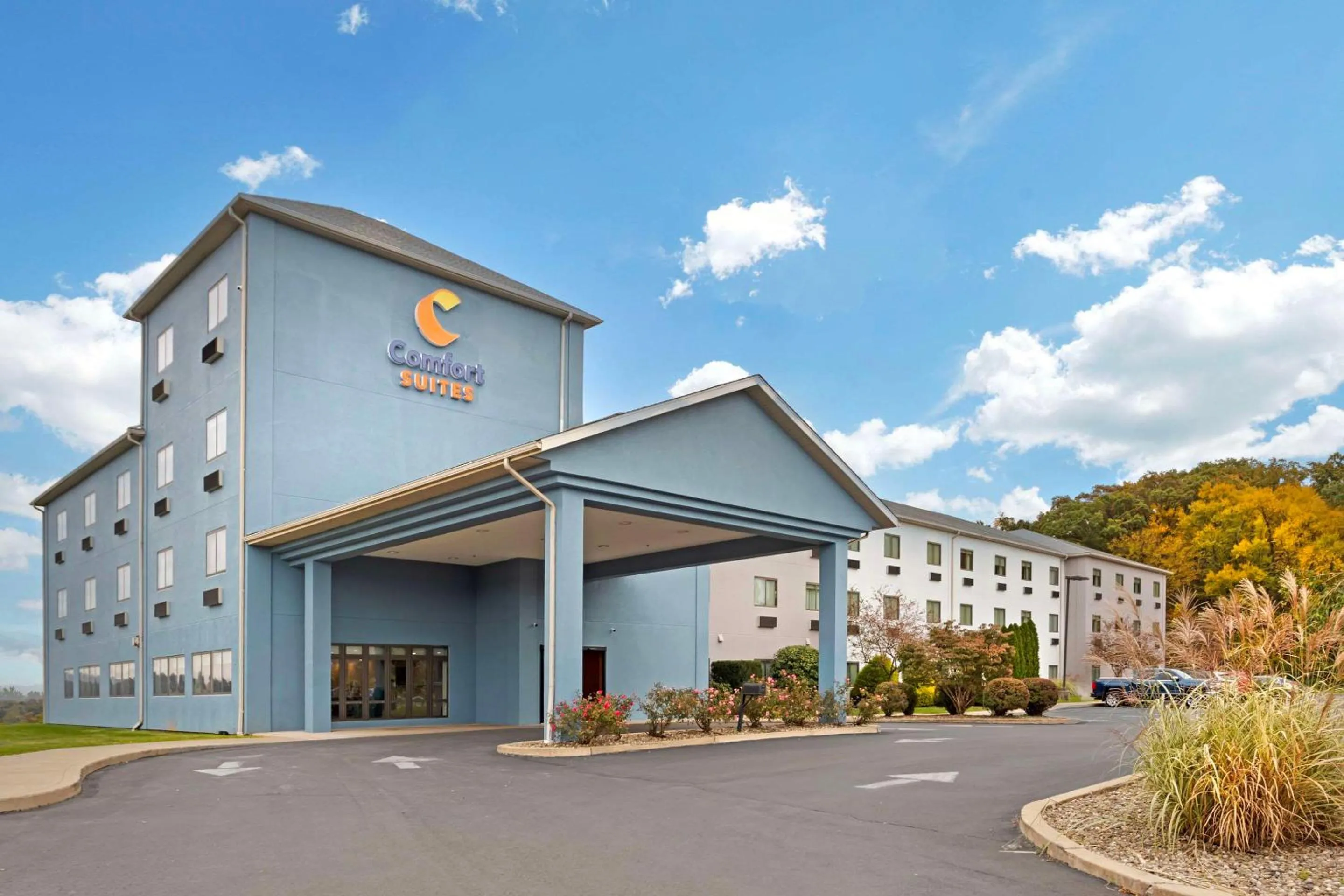 Property building in Comfort Suites Bloomsburg