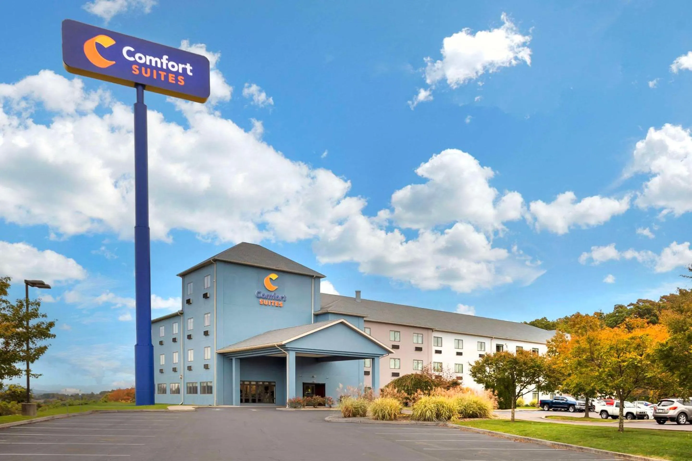 Property building in Comfort Suites Bloomsburg