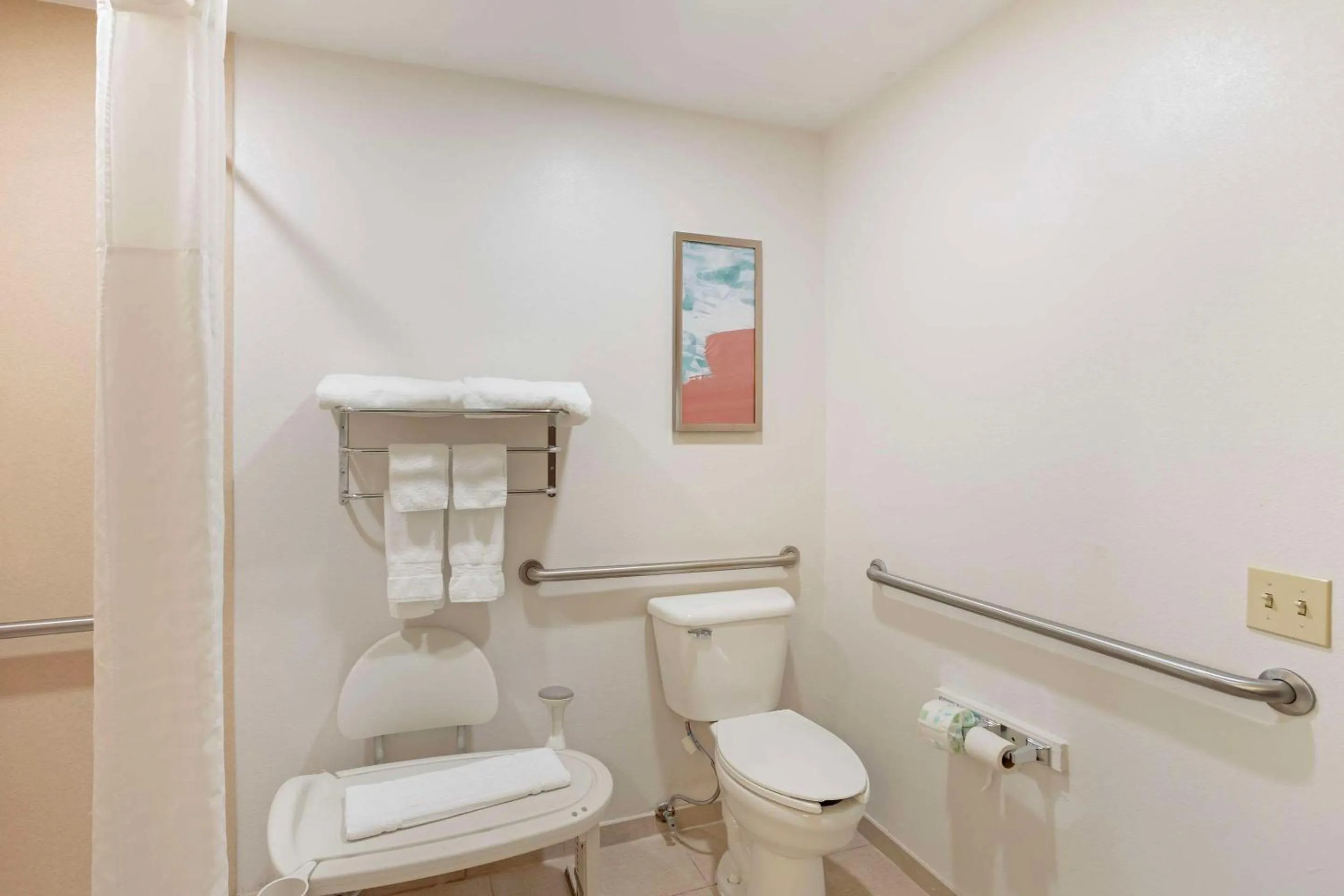 Bathroom in Comfort Suites Bloomsburg