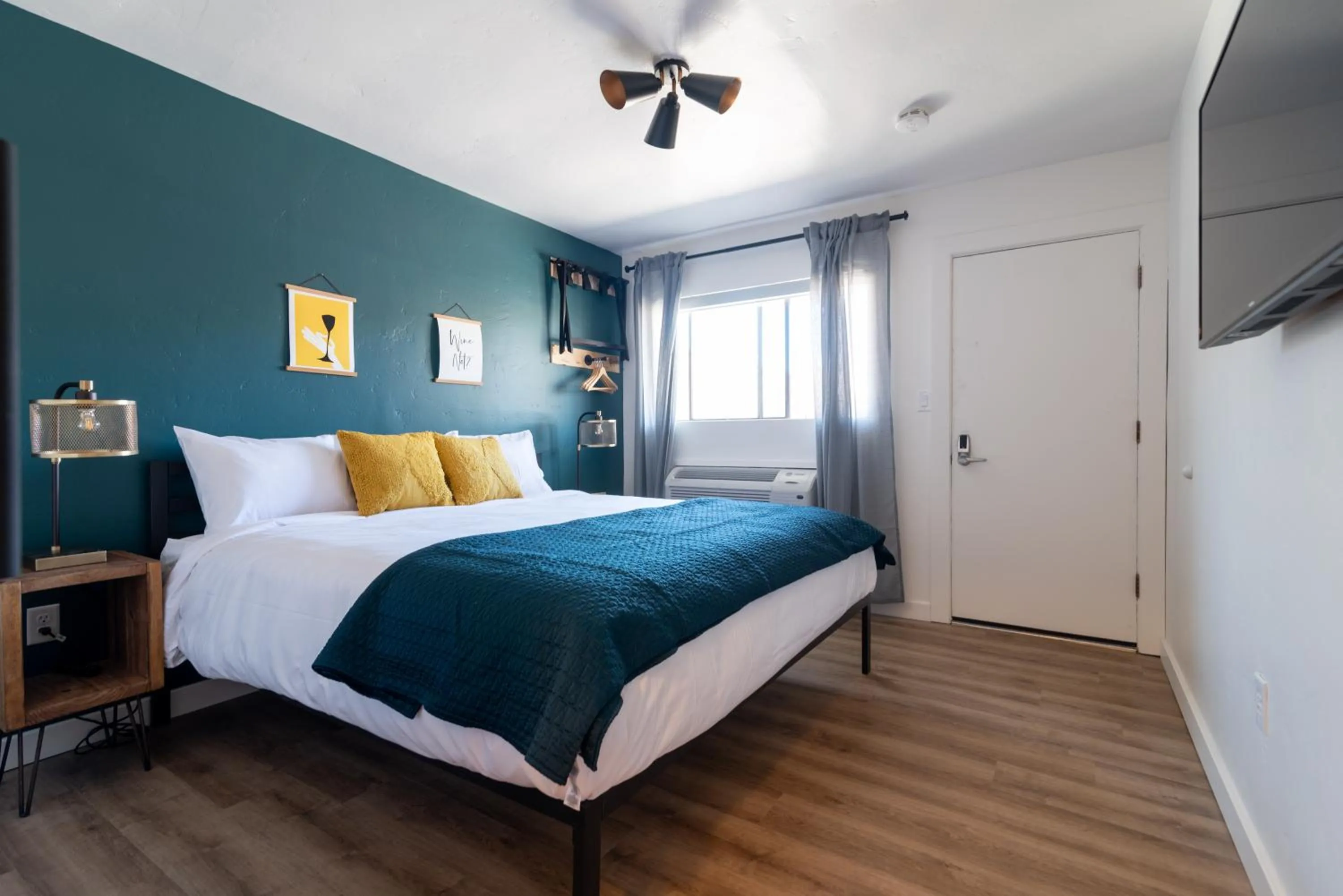 Bed in Spoke and Vine Motel