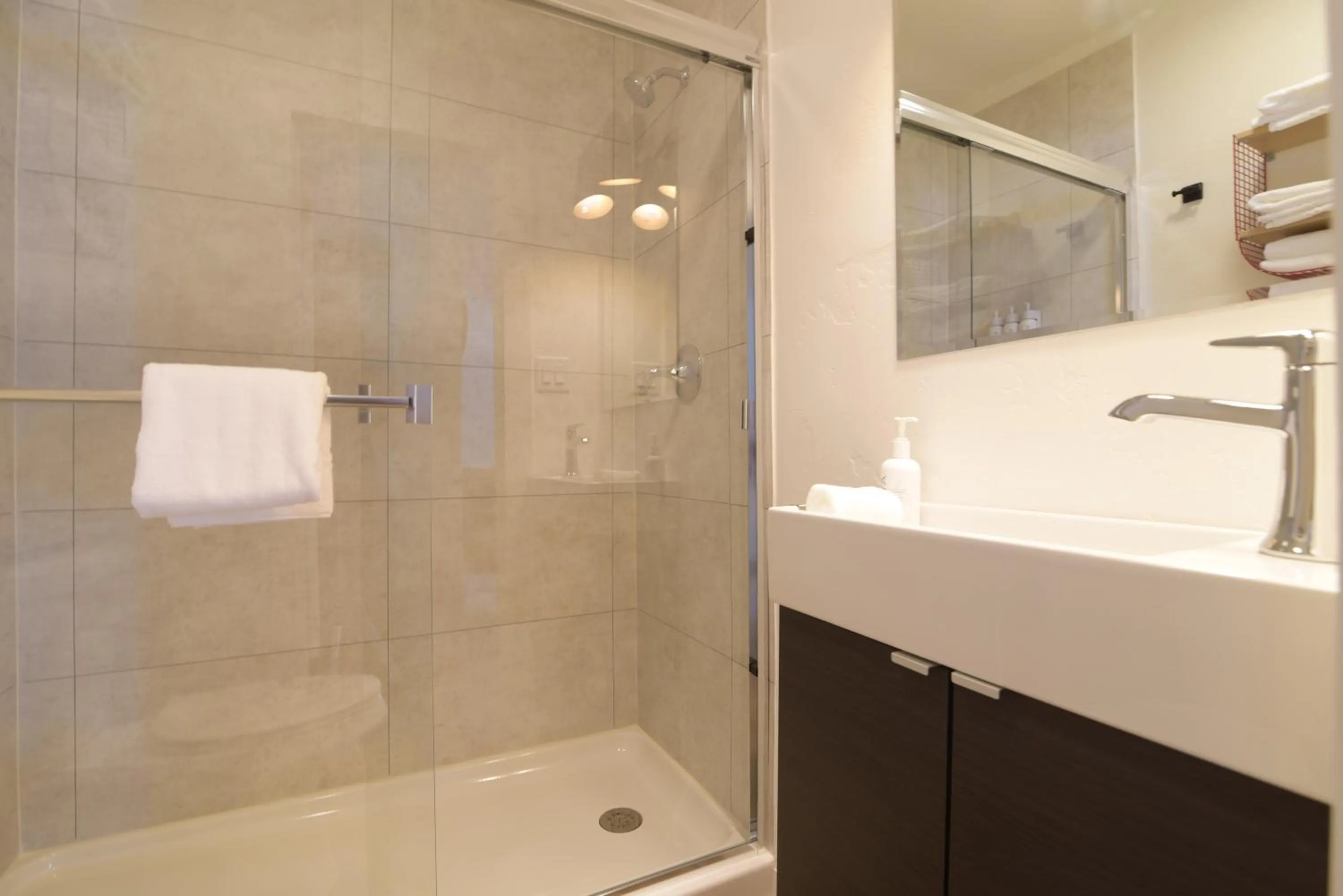 Bathroom in Spoke and Vine Motel