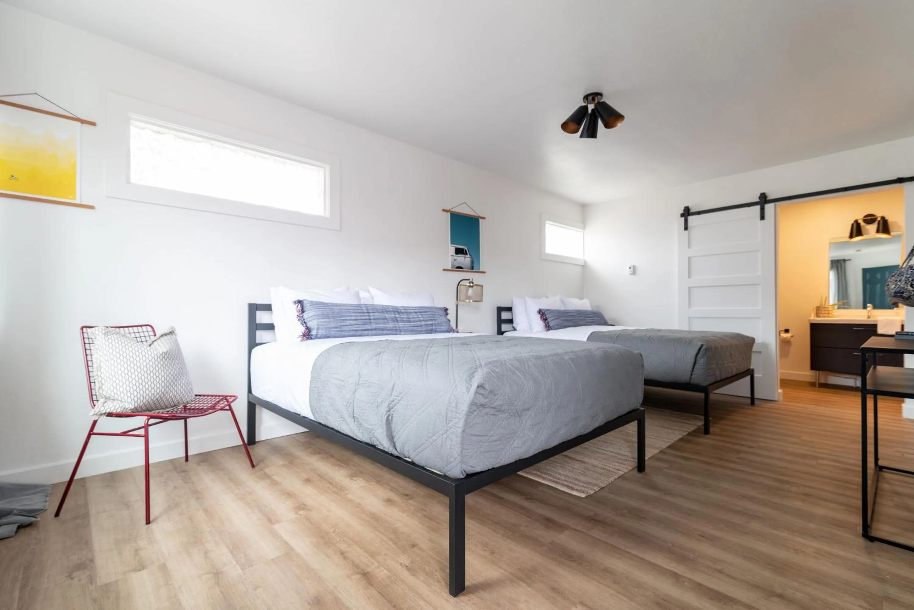 Bed in Spoke and Vine Motel