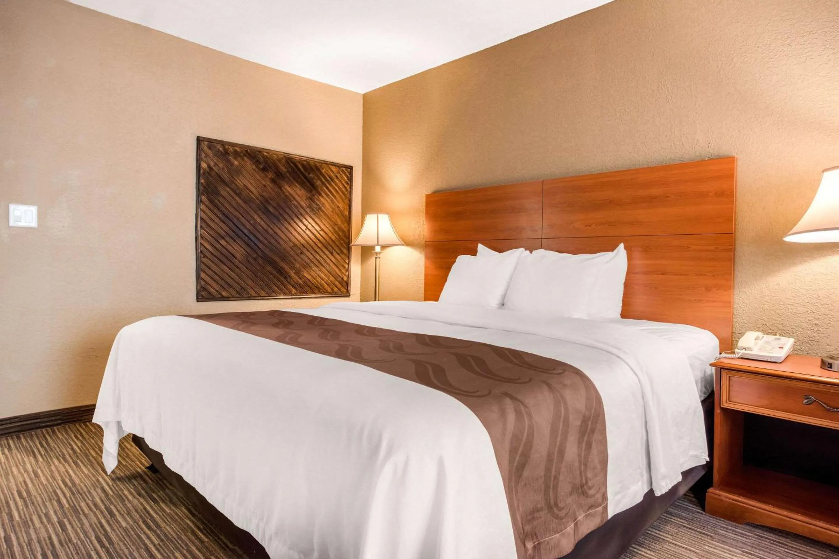 Bedroom, Bed in Quality Inn & Suites New Castle