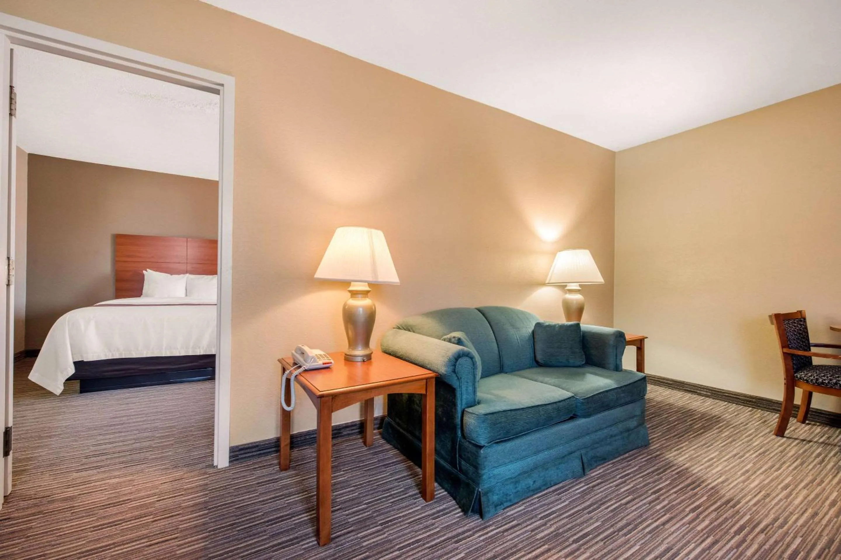 Bedroom, Bed in Quality Inn & Suites New Castle