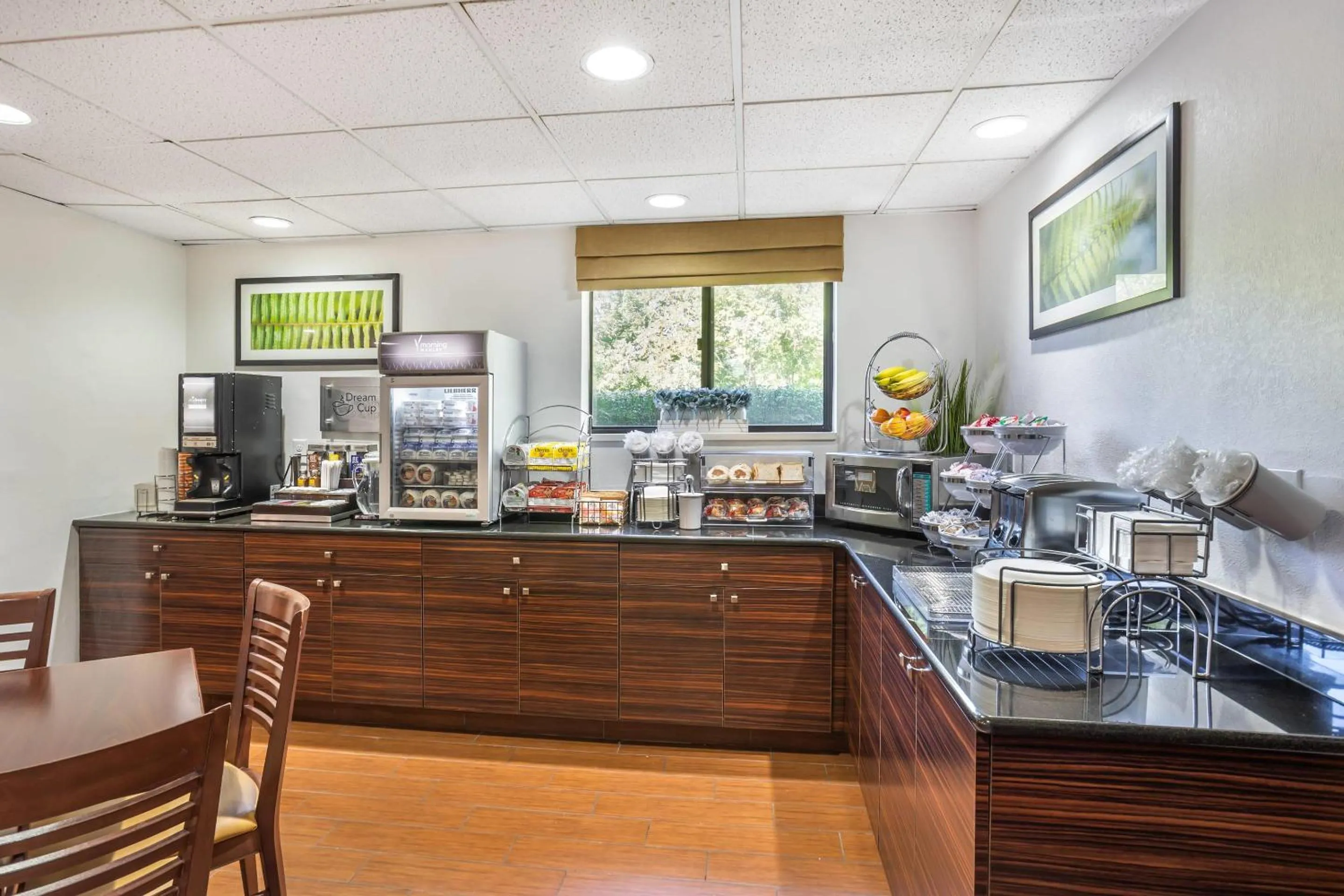 Breakfast in Sleep Inn State College near Penn State - Less than 1 Mile to PSU!