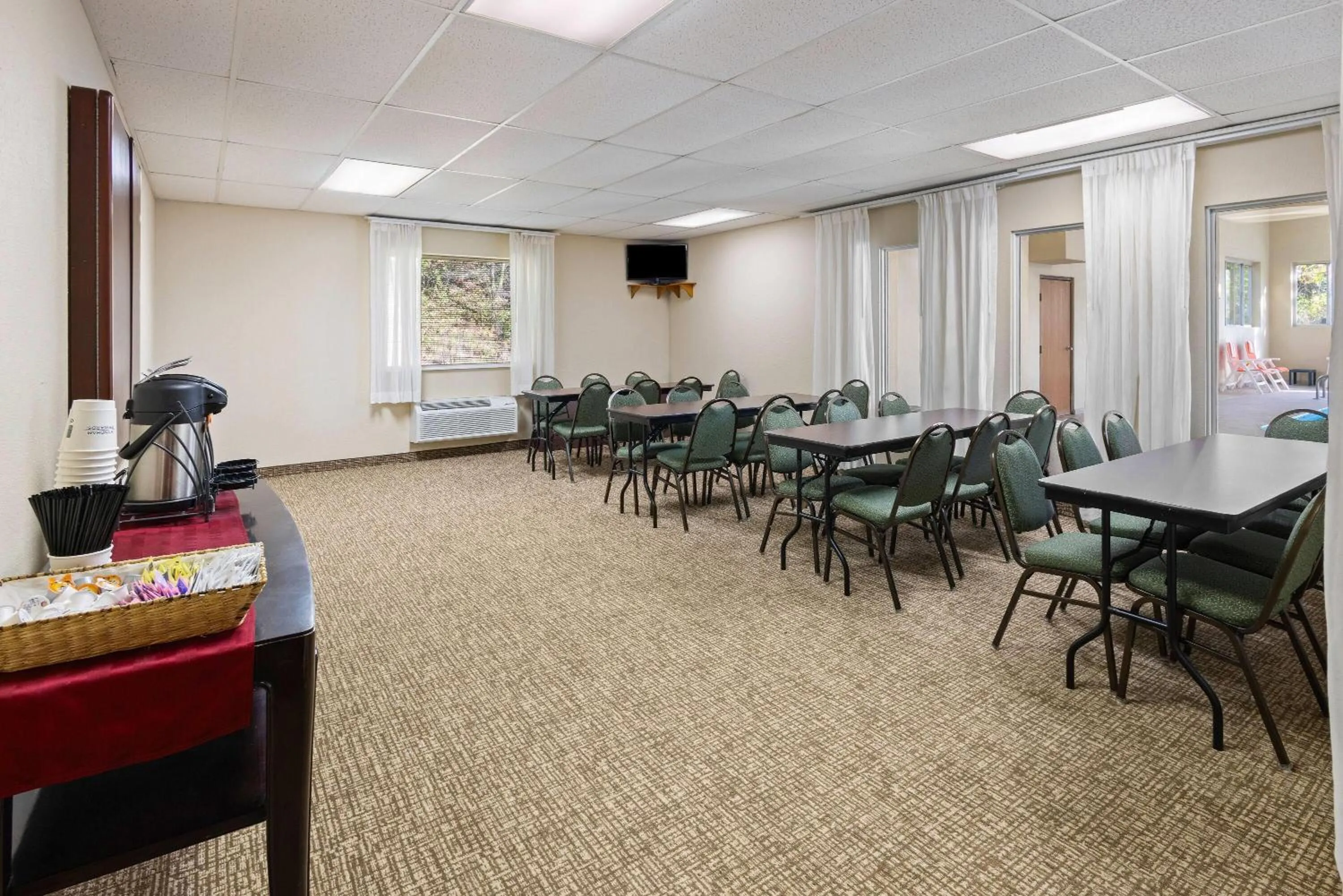 Meeting/conference room in Wingate by Wyndham Pittsburgh New Stanton