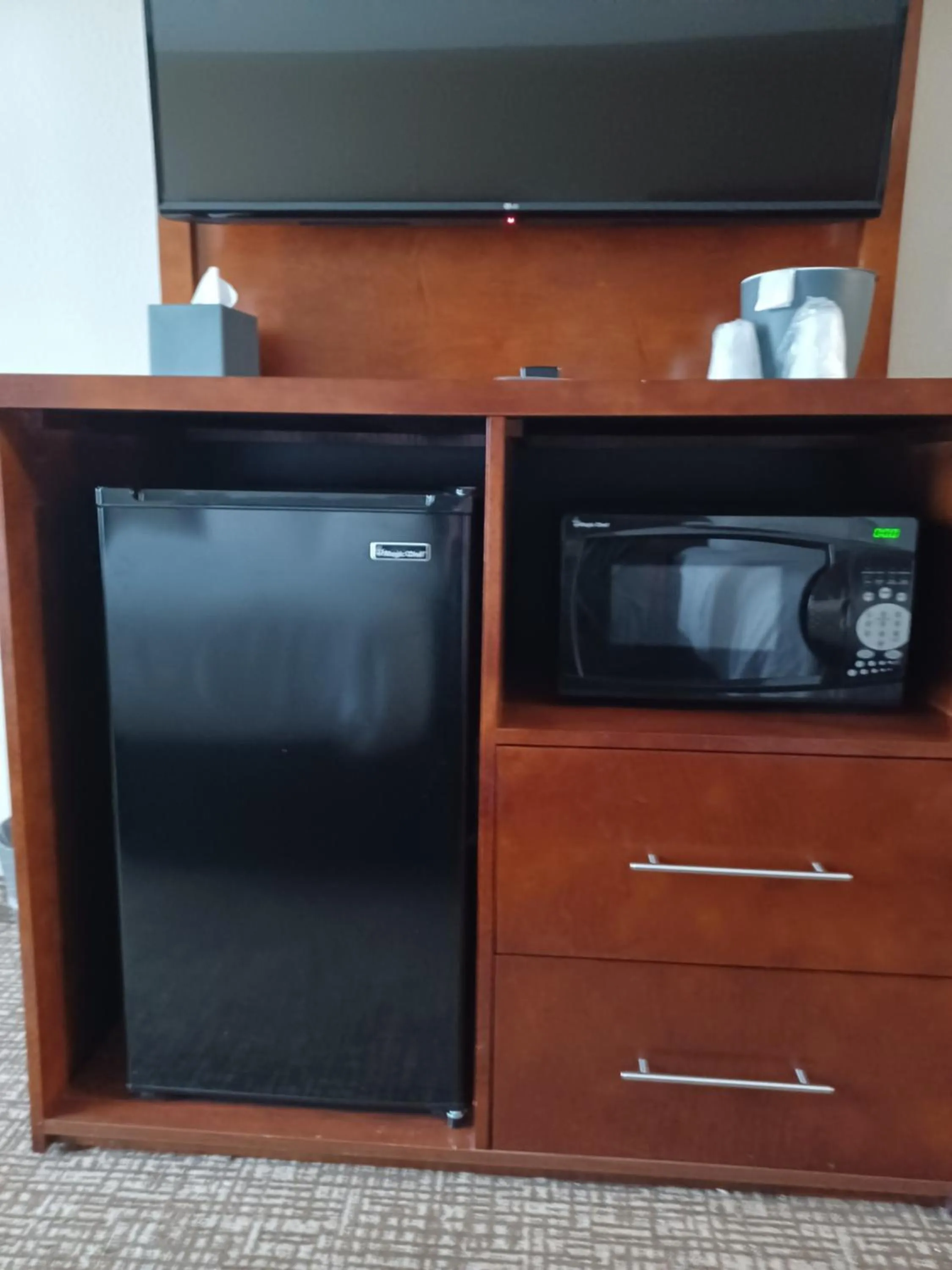 minibar in Wingate by Wyndham Pittsburgh New Stanton