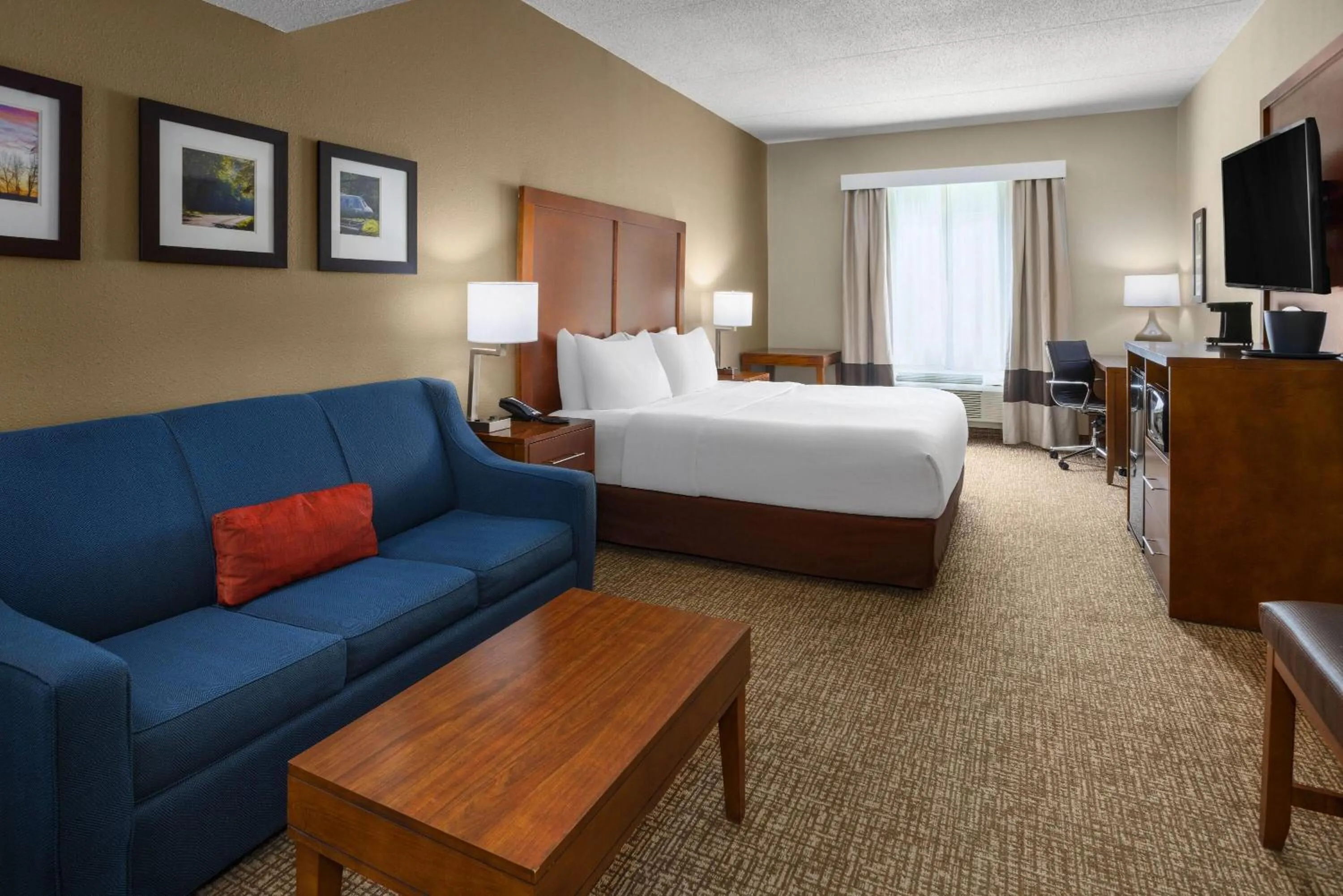 Photo of the whole room, Bed in Wingate by Wyndham Pittsburgh New Stanton