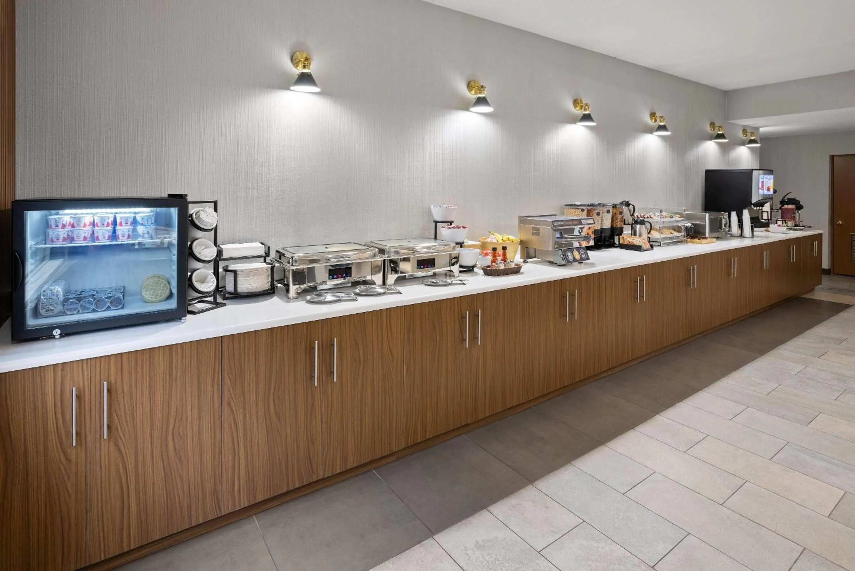 Breakfast in Wingate by Wyndham Pittsburgh New Stanton