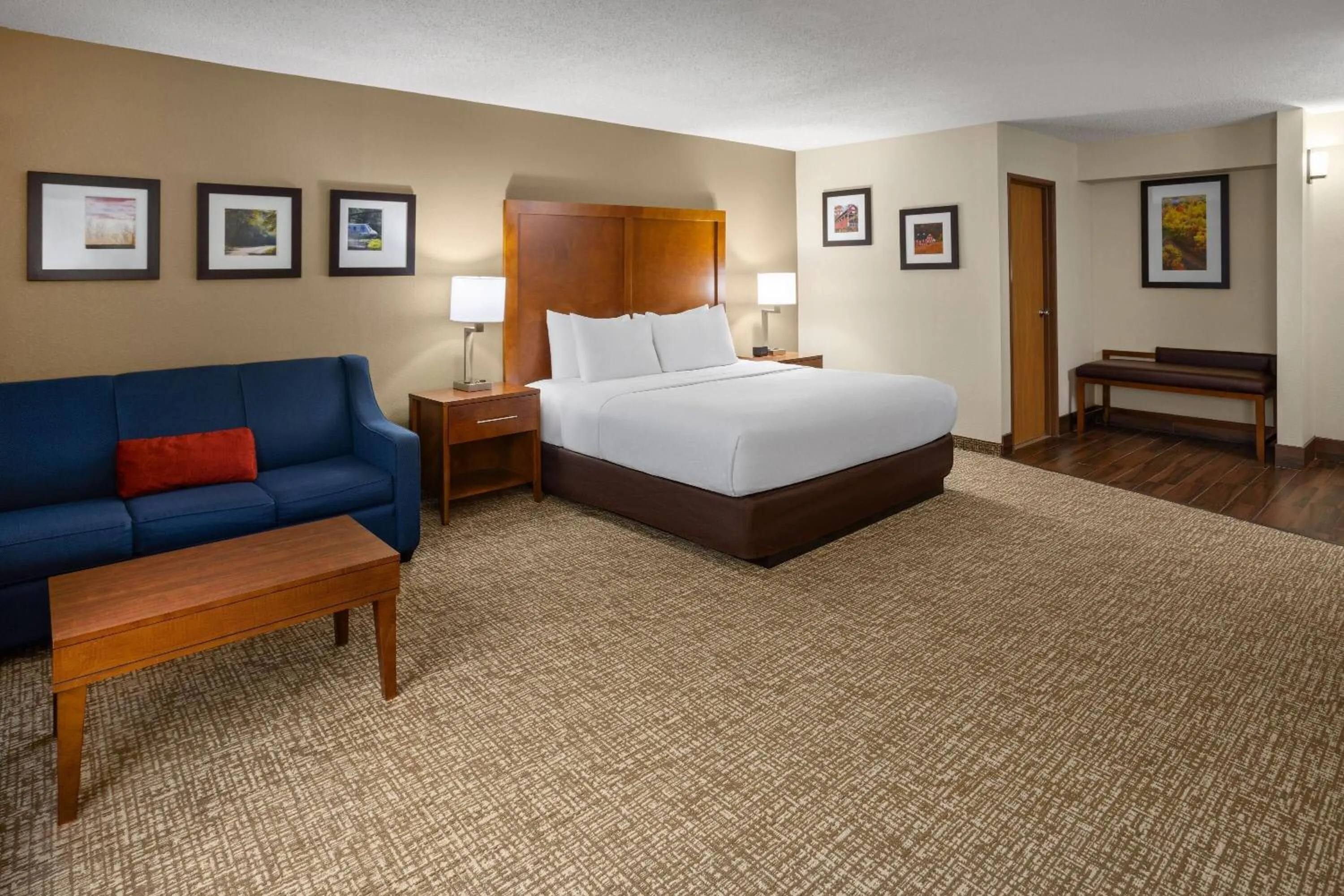 Photo of the whole room, Bed in Wingate by Wyndham Pittsburgh New Stanton