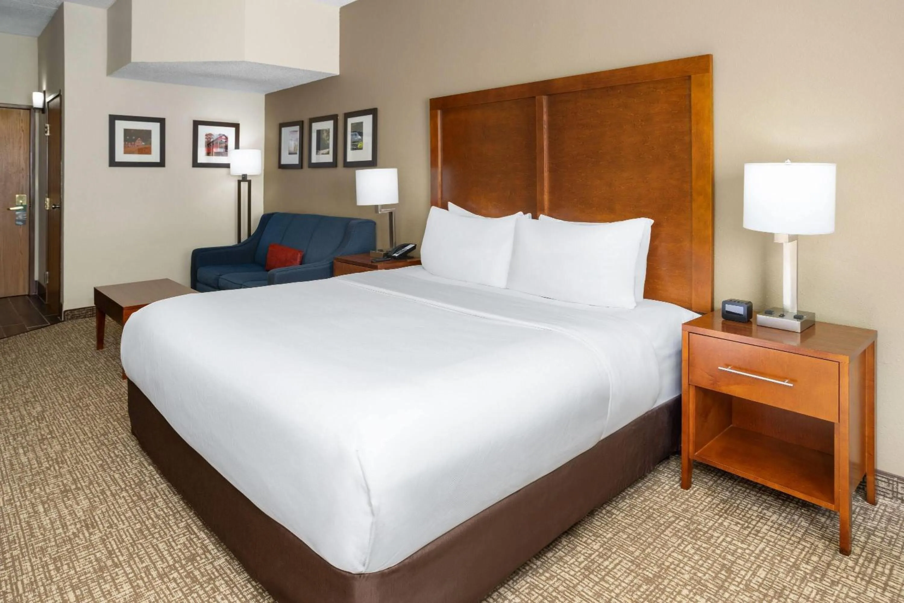 Photo of the whole room, Bed in Wingate by Wyndham Pittsburgh New Stanton