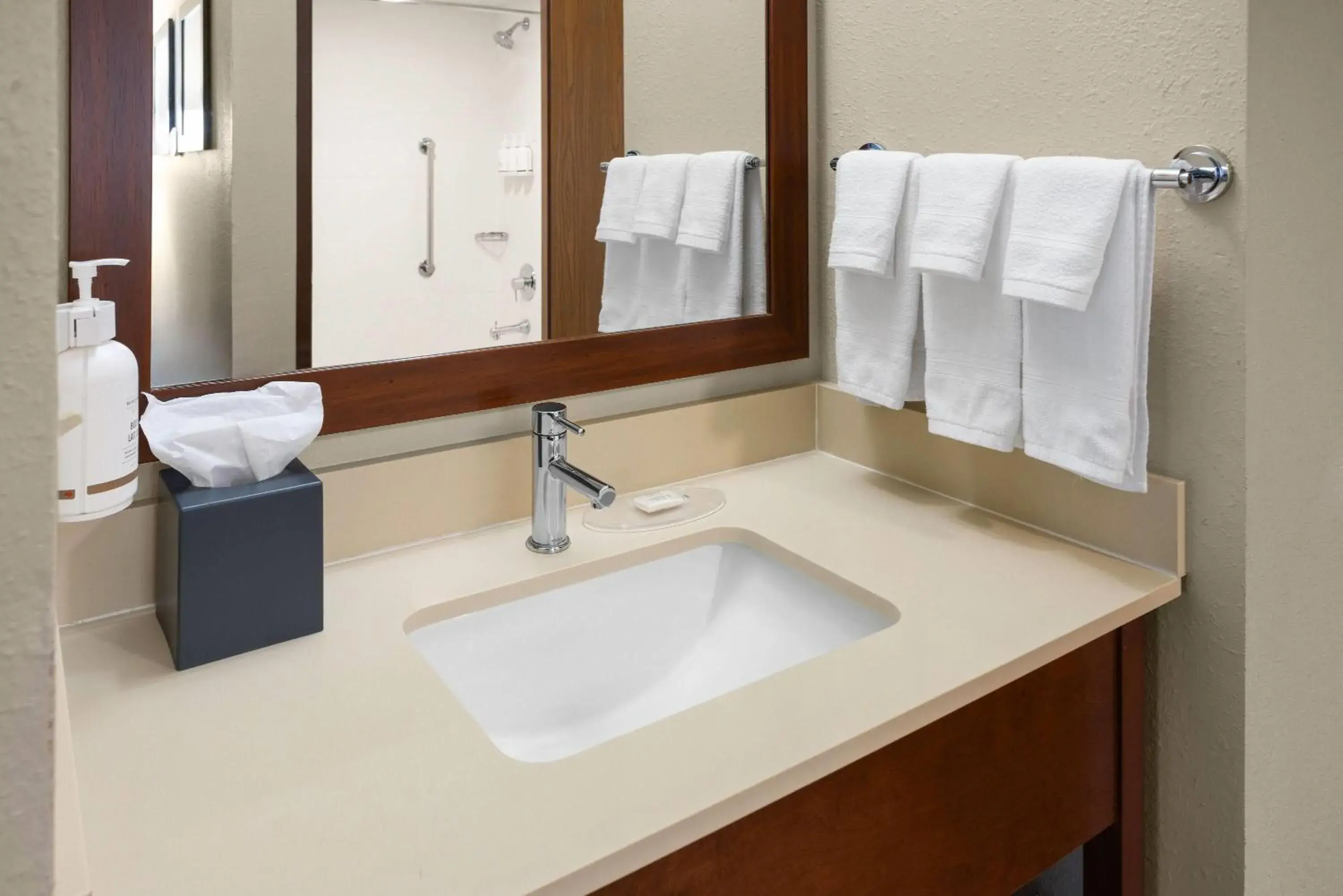 King Room - Non-Smoking in Wingate by Wyndham Pittsburgh New Stanton King Room - Non-Smoking in Wingate by Wyndham Pittsburgh New Stanton