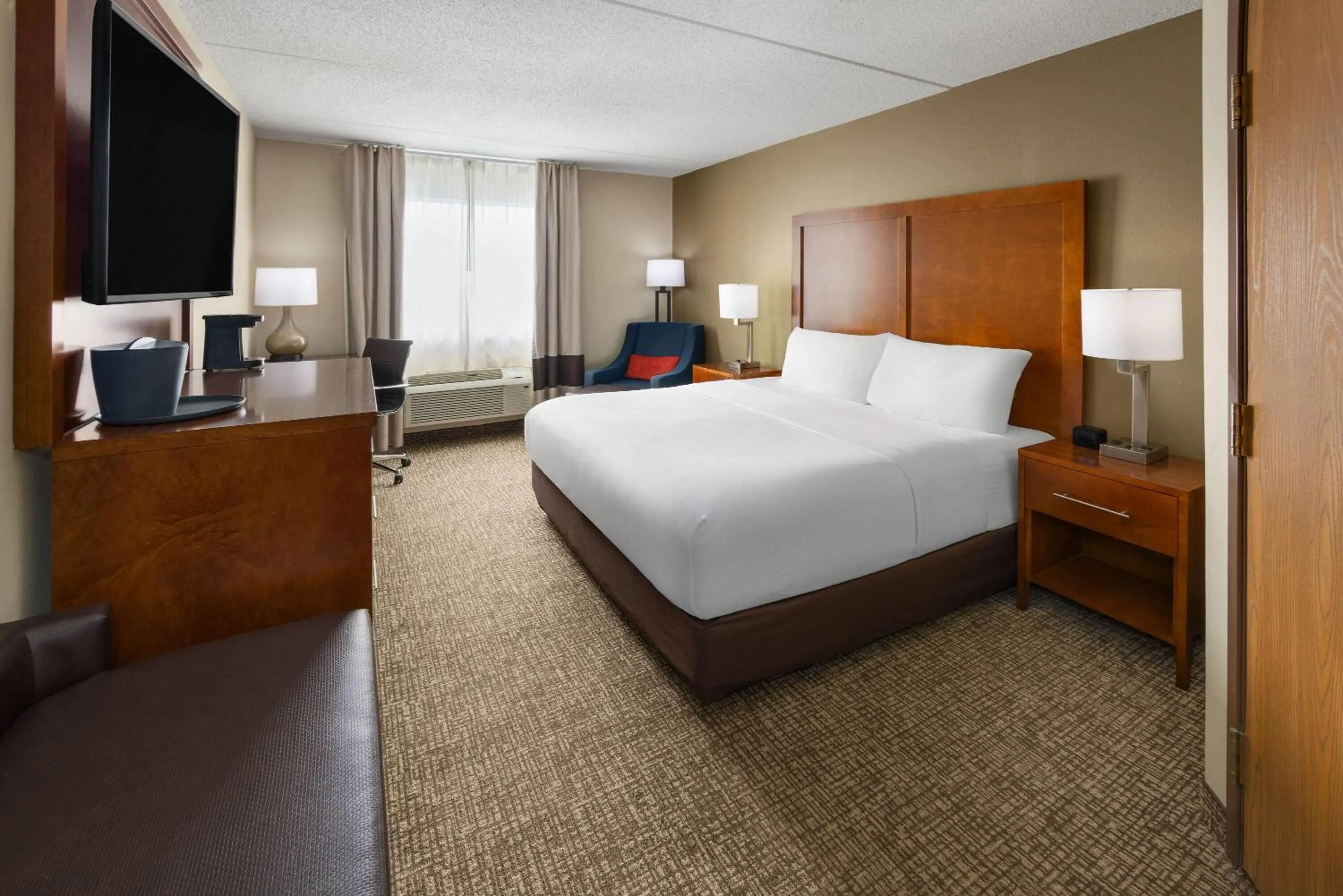 Photo of the whole room, Bed in Wingate by Wyndham Pittsburgh New Stanton
