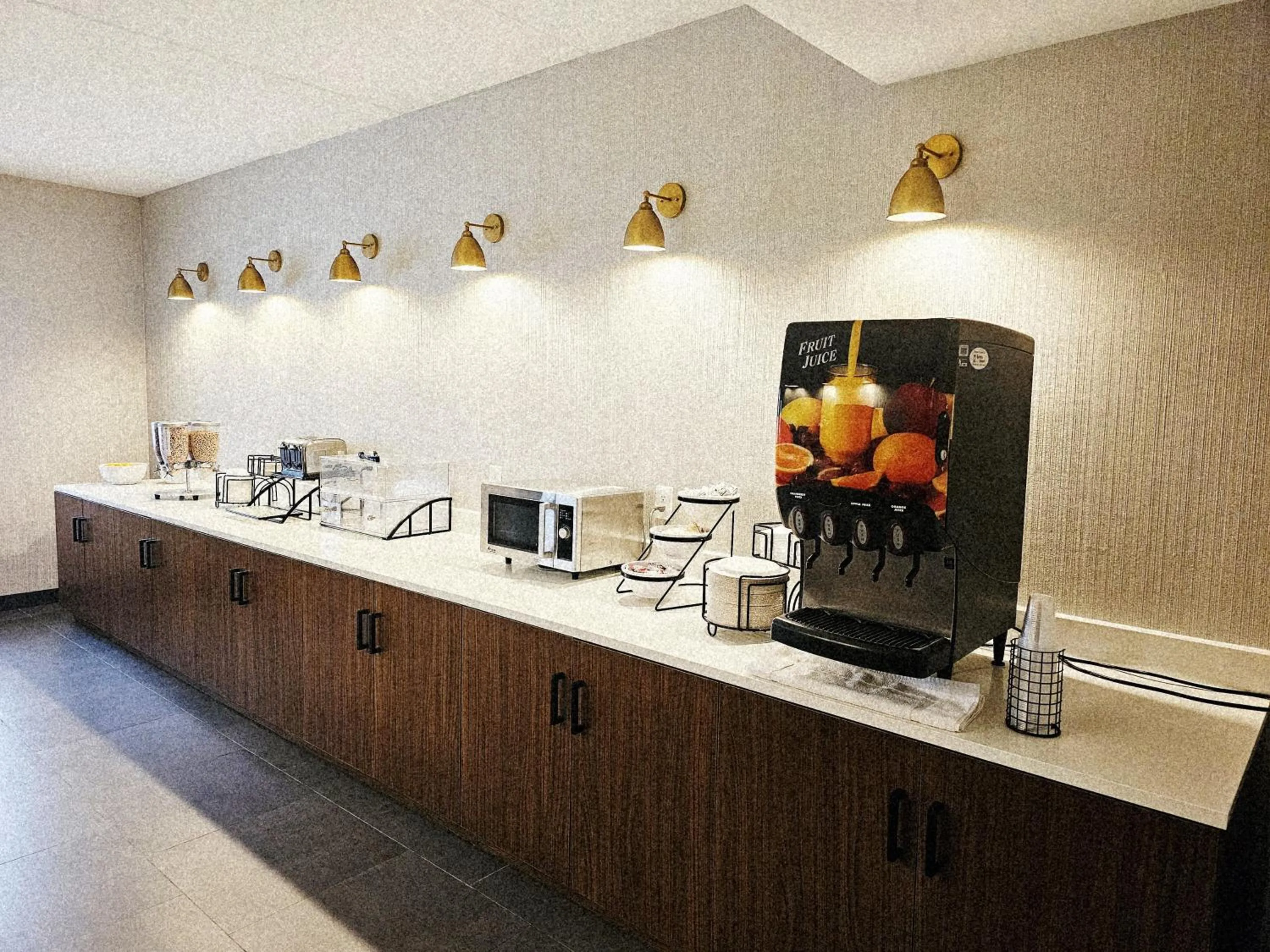 Breakfast in Wingate by Wyndham Pittsburgh West Mifflin