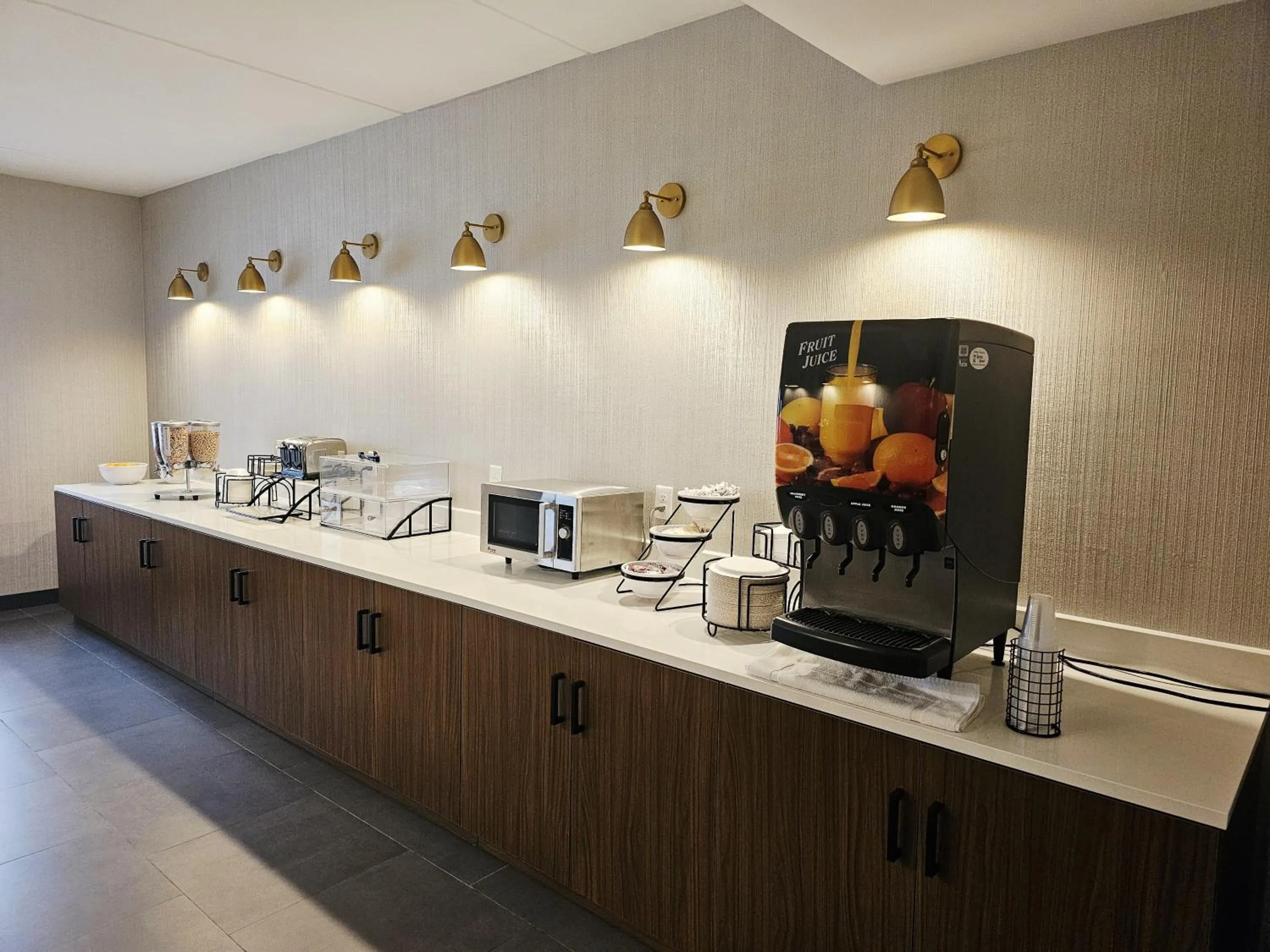 Breakfast in Wingate by Wyndham Pittsburgh West Mifflin