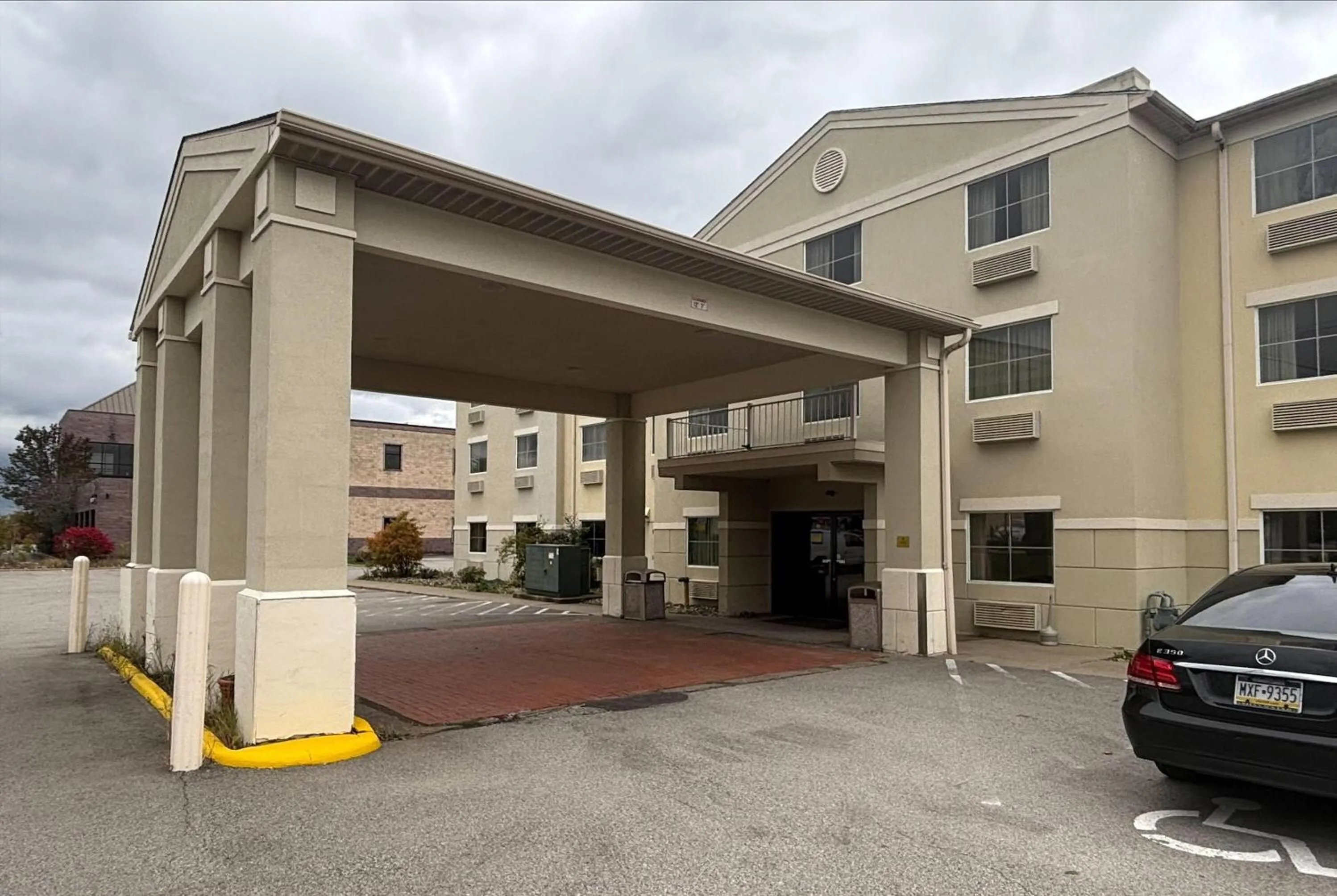 Property building in Wingate by Wyndham Pittsburgh West Mifflin