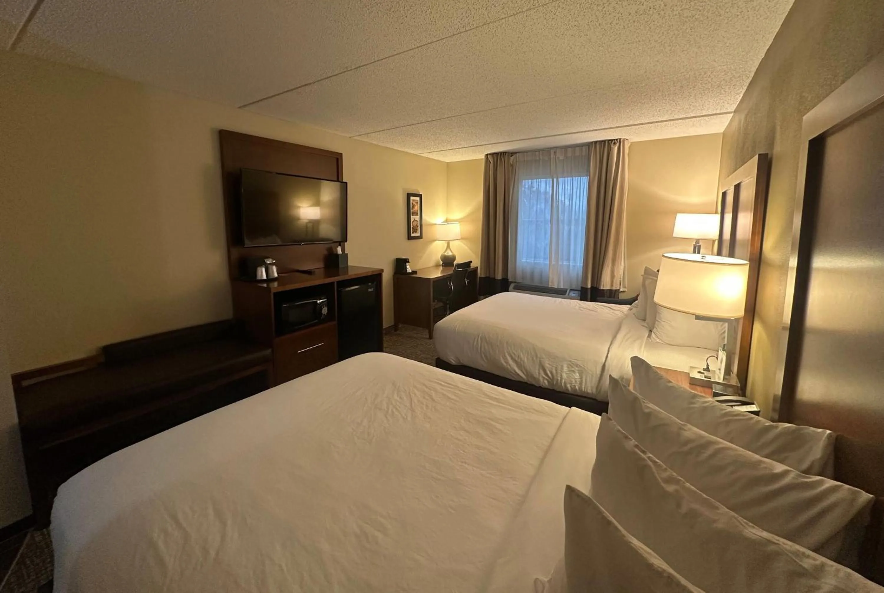 Photo of the whole room, Bed in Wingate by Wyndham Pittsburgh West Mifflin