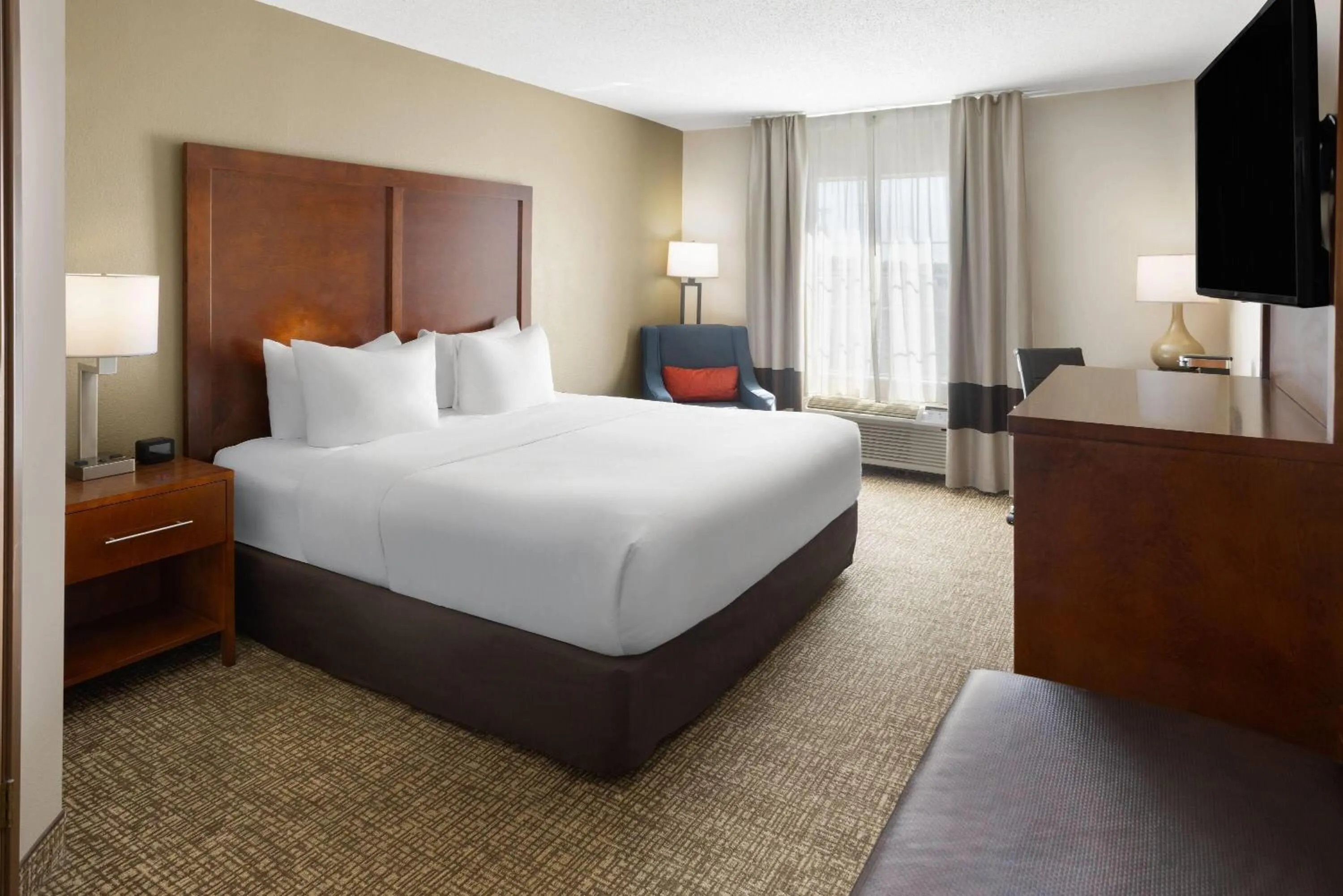 Photo of the whole room, Bed in Wingate by Wyndham Grove City